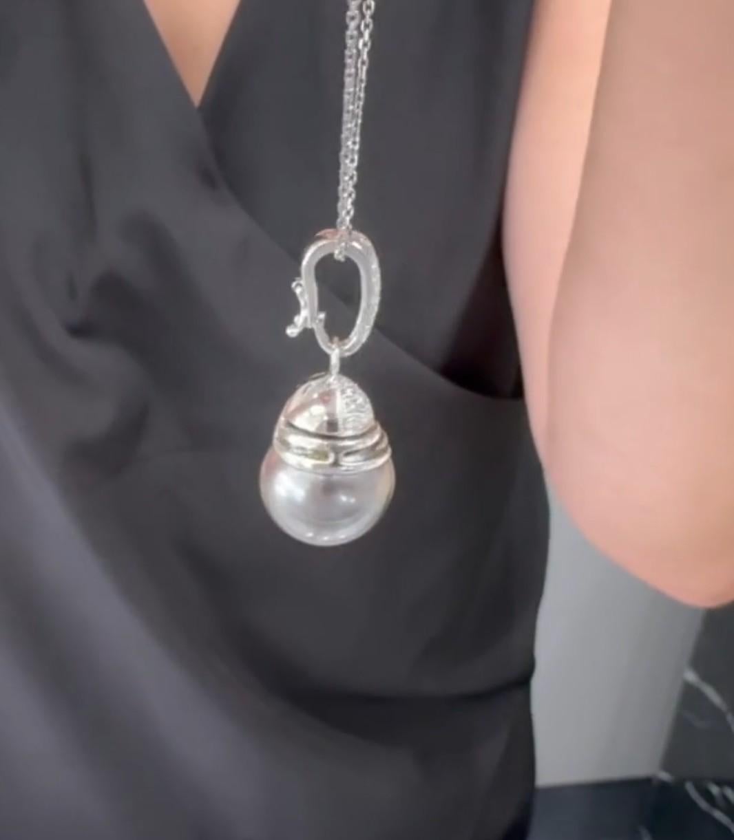 Collana con ciondolo con perle di Tahiti dei mari del Sud in oro bianco 18 carati in vendita 2