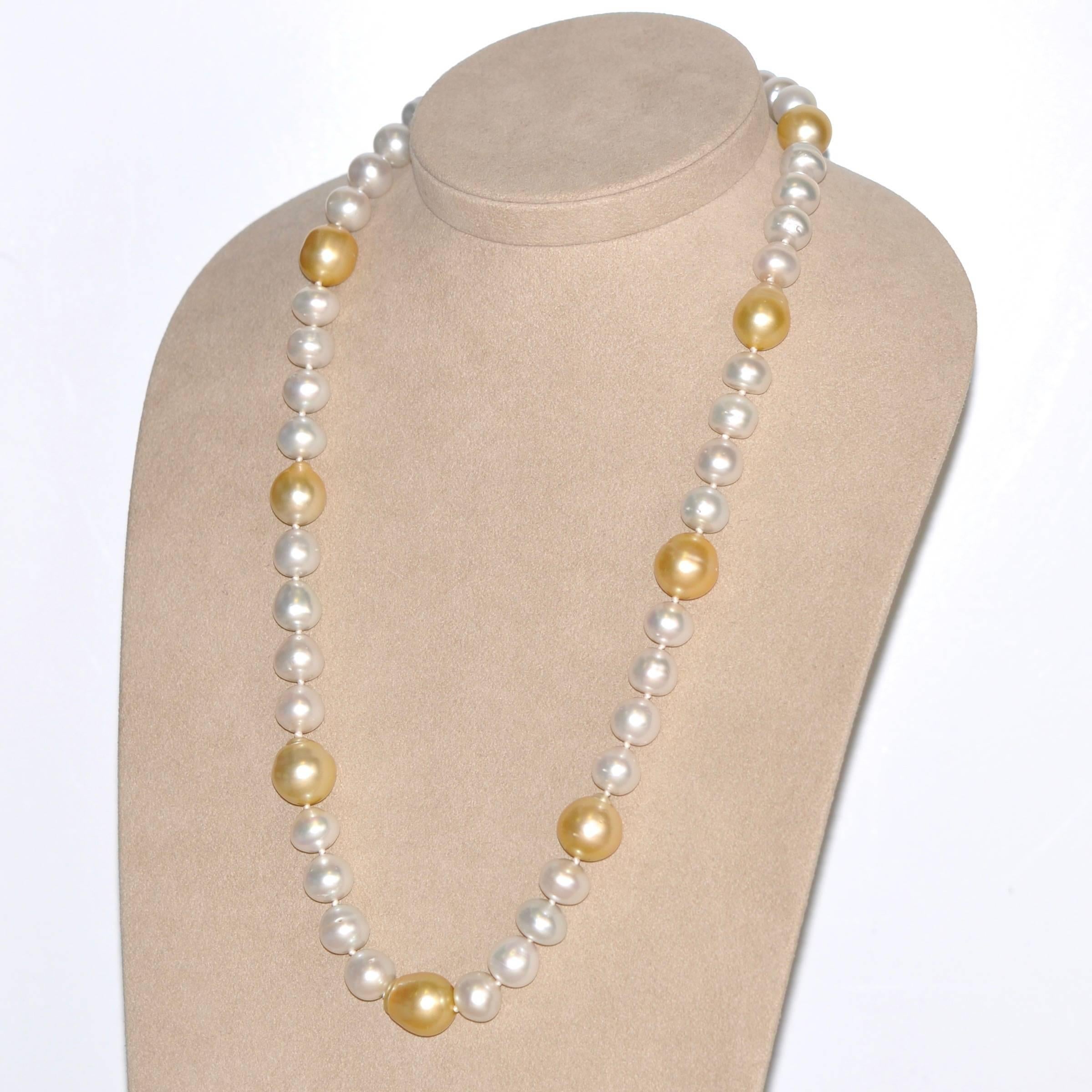 Discover this South Sea White and Gold 50 Pearls Beaded Necklace.
40 South Sea White
10 White Gold Pearls