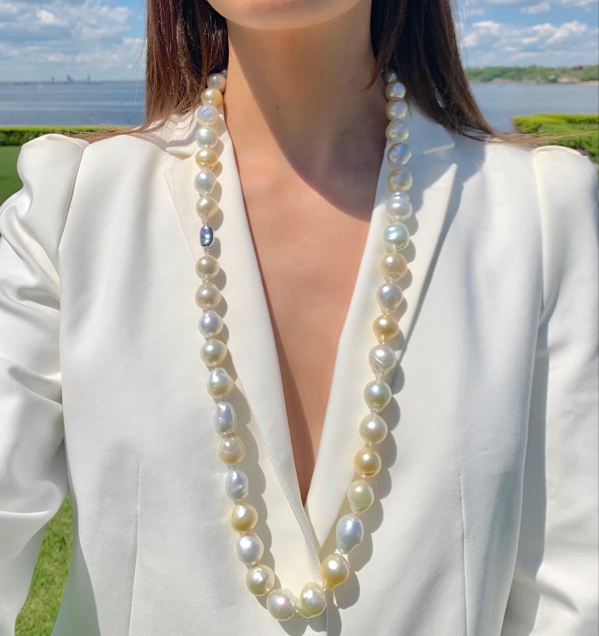 South Sea White and Golden Baroque Cultured Pearl Necklace In New Condition For Sale In New York, NY