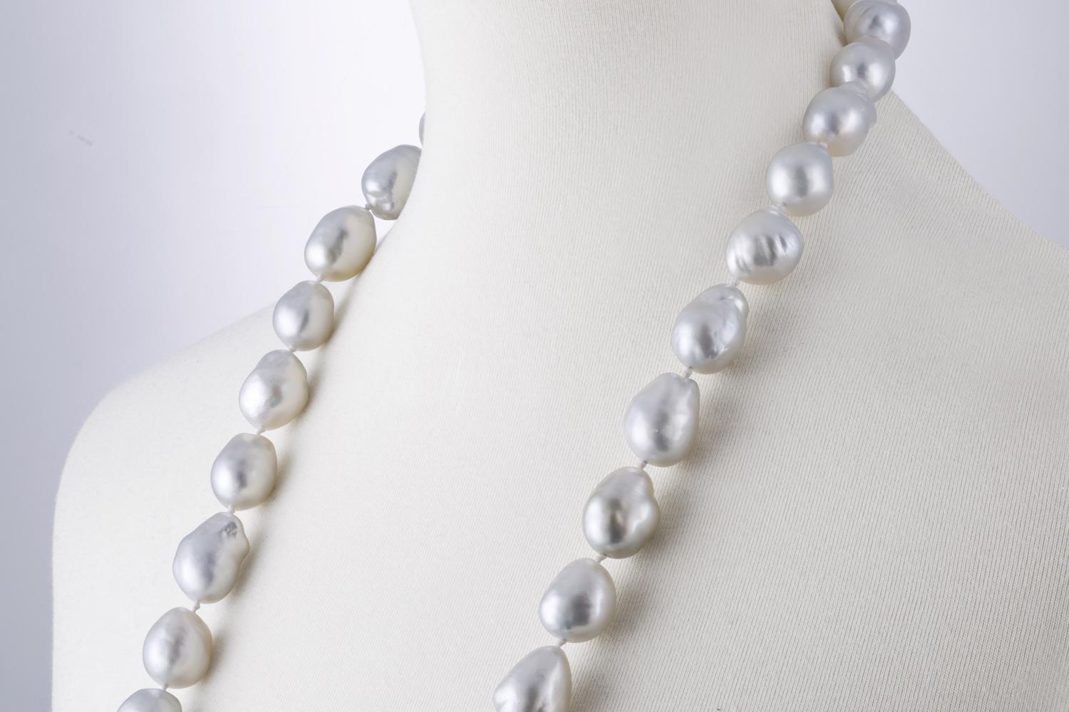 endless pearl necklace