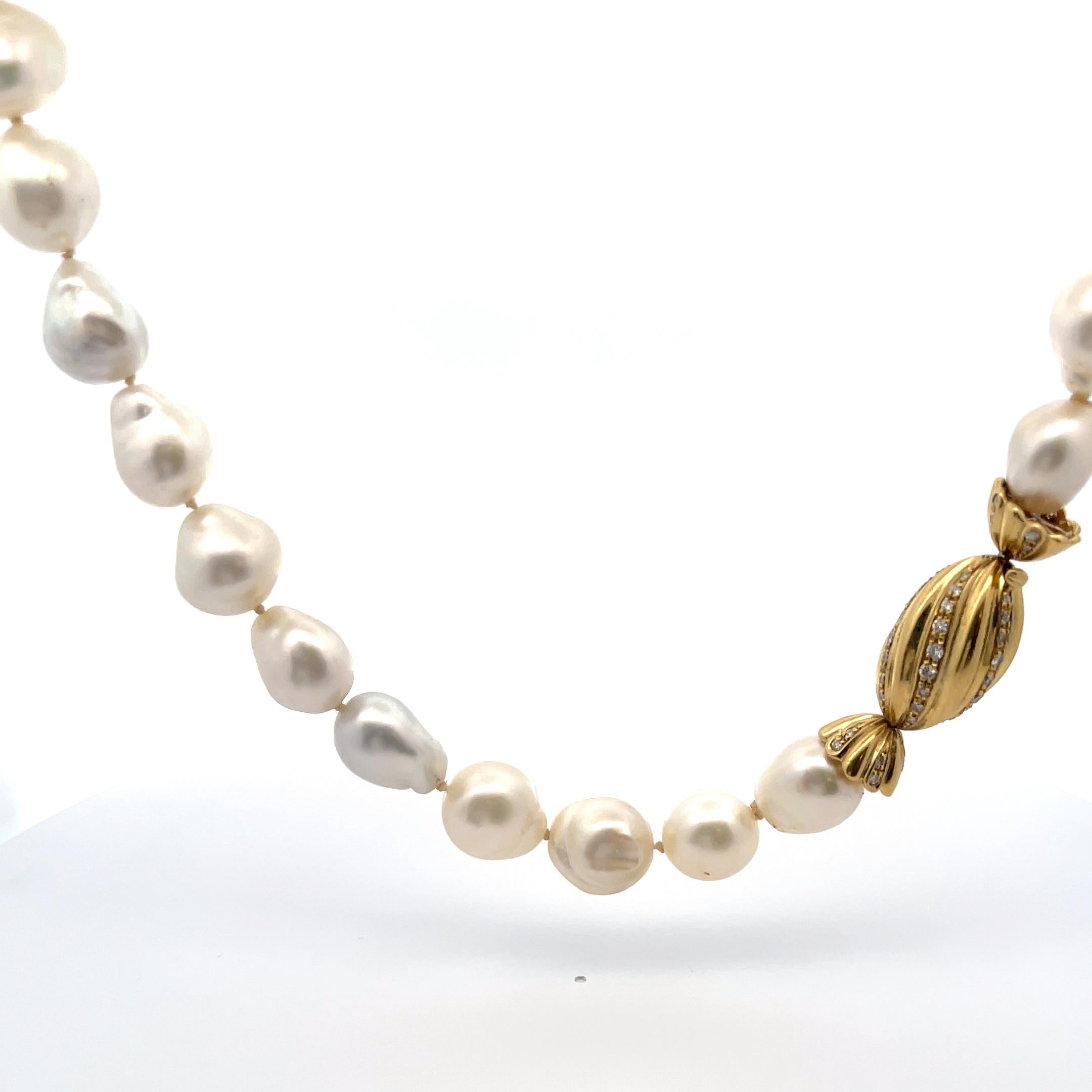 South Sea White Baroque Pearl Necklace 18K Yellow Gold Diamond Clasp In Good Condition For Sale In Dallas, TX