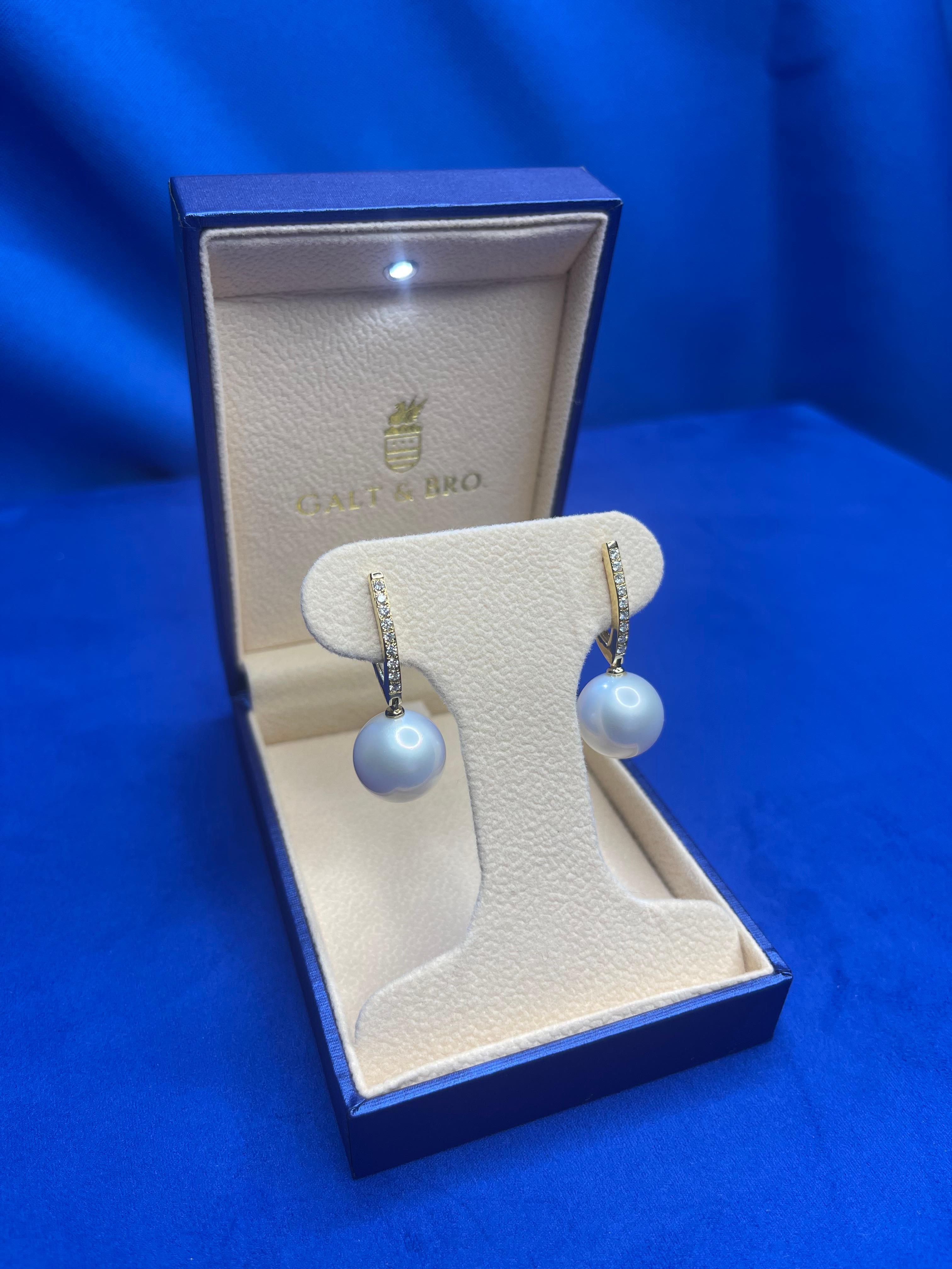 Round Cut South Sea White Pearl Diamond 18 Karat Yellow Gold Hinge Line Drop Hoop Earrings For Sale