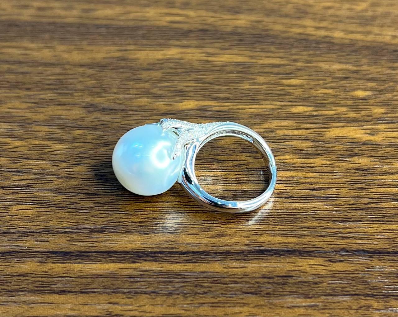 South Sea White Pearl Diamonds Pave Set 18K White Gold Statement Classic Ring In New Condition For Sale In Oakton, VA