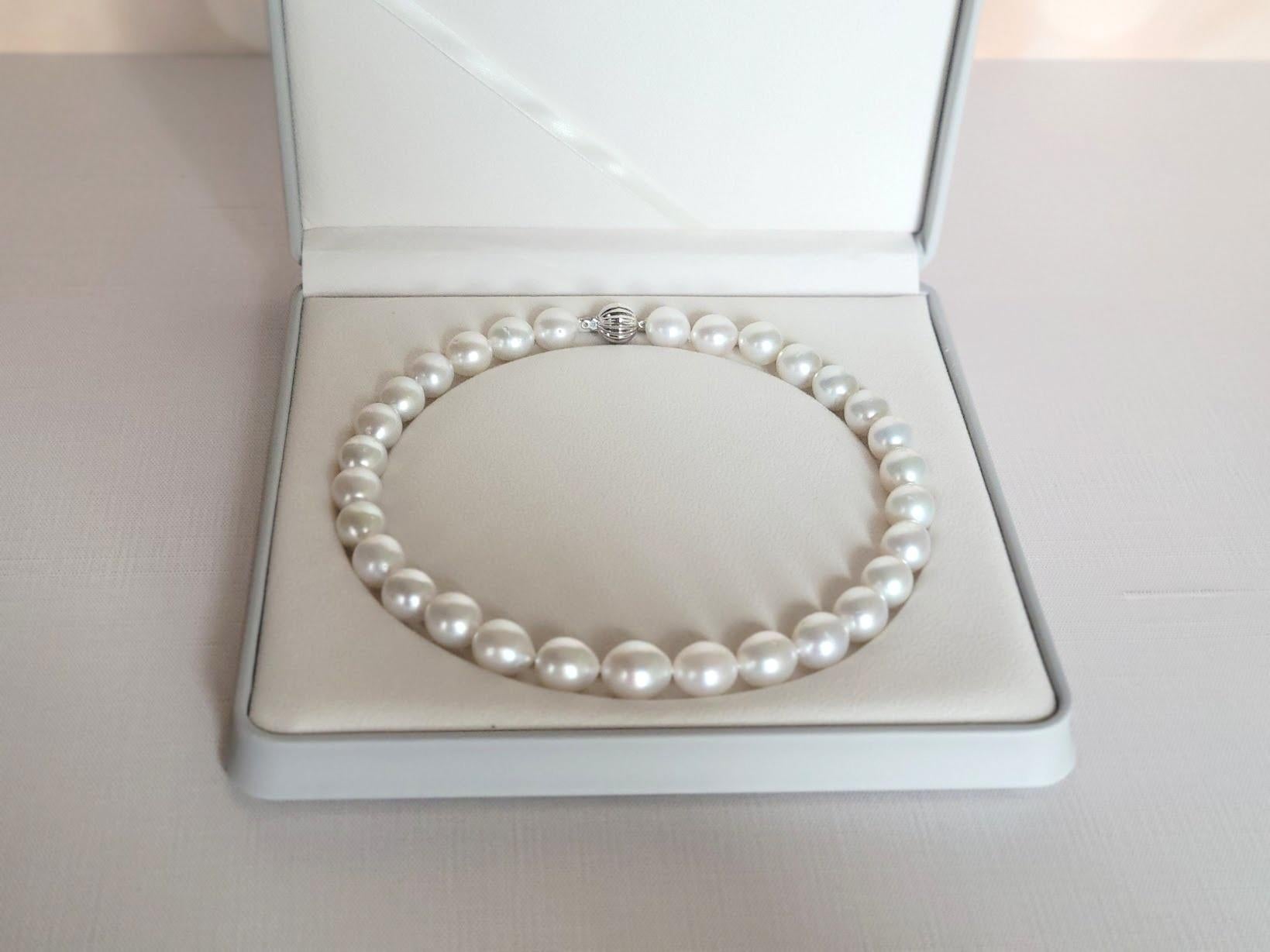 South Sea White Pearl Necklace with 14K Gold Clasp For Sale 5
