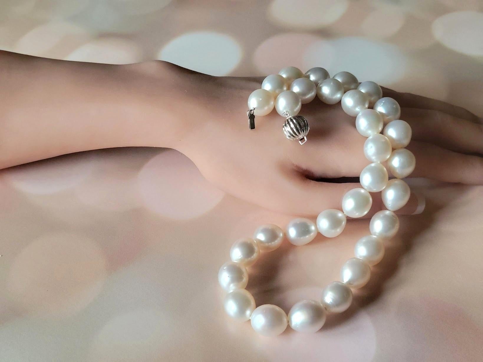 South Sea White Pearl Necklace with 14K Gold Clasp For Sale 6