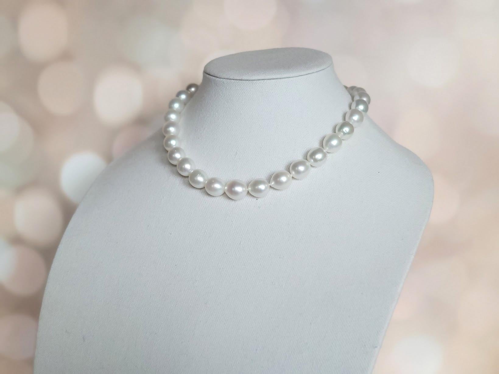 South Sea White Pearl Necklace with 14K Gold Clasp In New Condition For Sale In Chesterland, OH