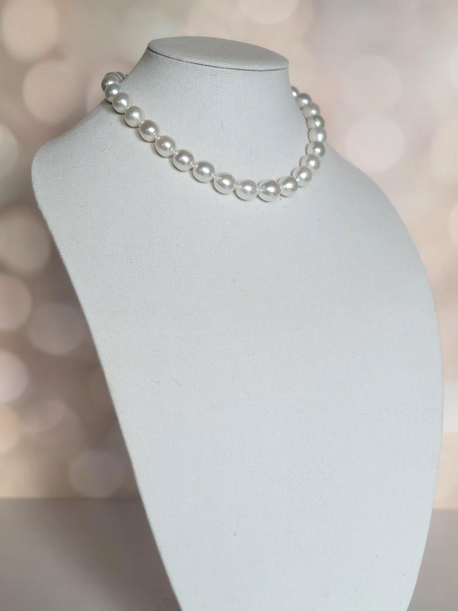 South Sea White Pearl Necklace with 14K Gold Clasp For Sale 1