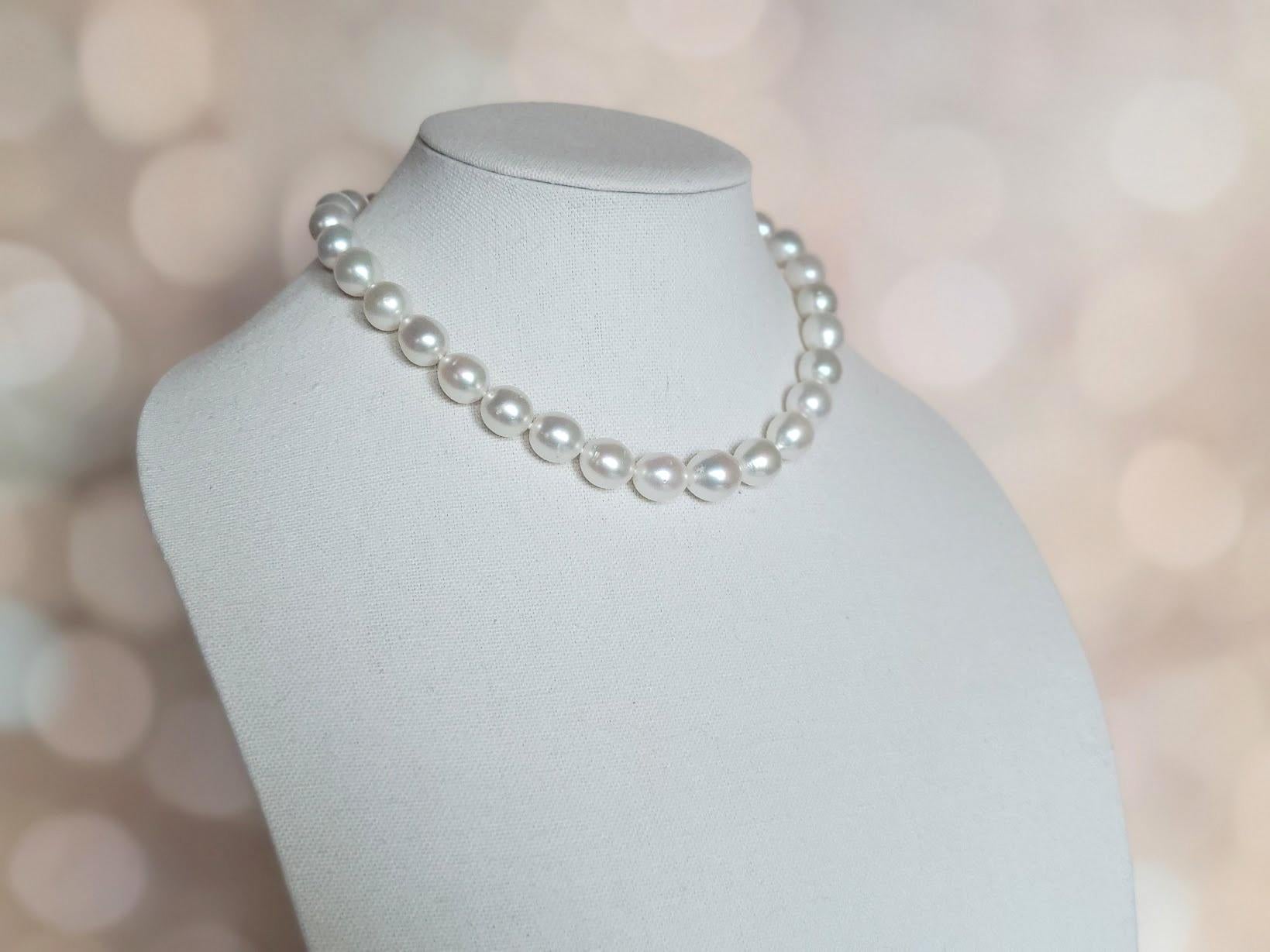 South Sea White Pearl Necklace with 14K Gold Clasp For Sale 2