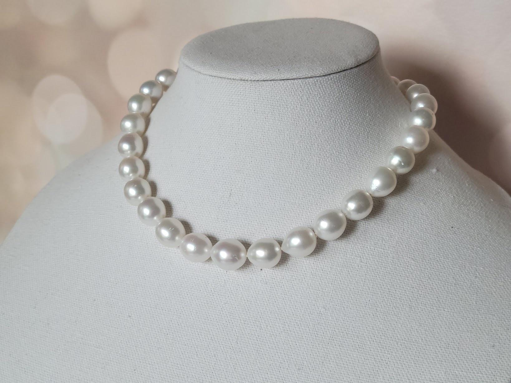 South Sea White Pearl Necklace with 14K Gold Clasp For Sale 3