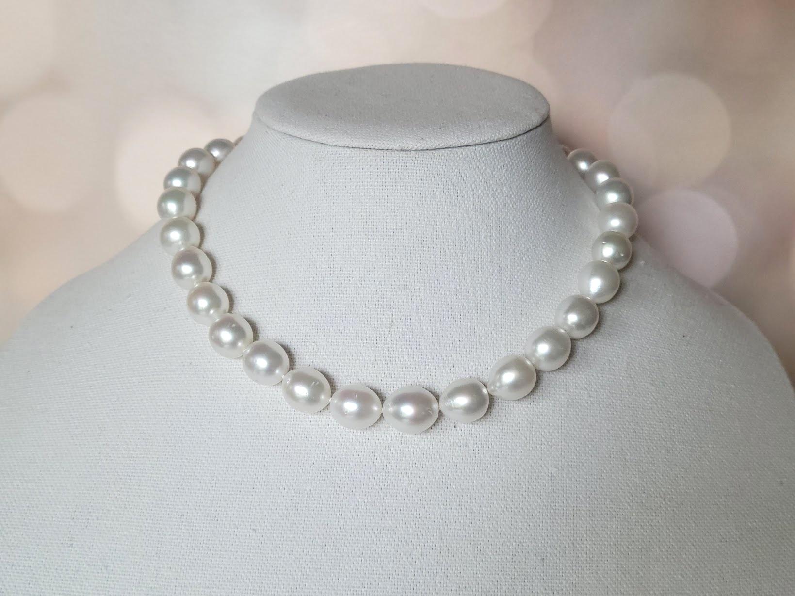 South Sea White Pearl Necklace with 14K Gold Clasp For Sale 4