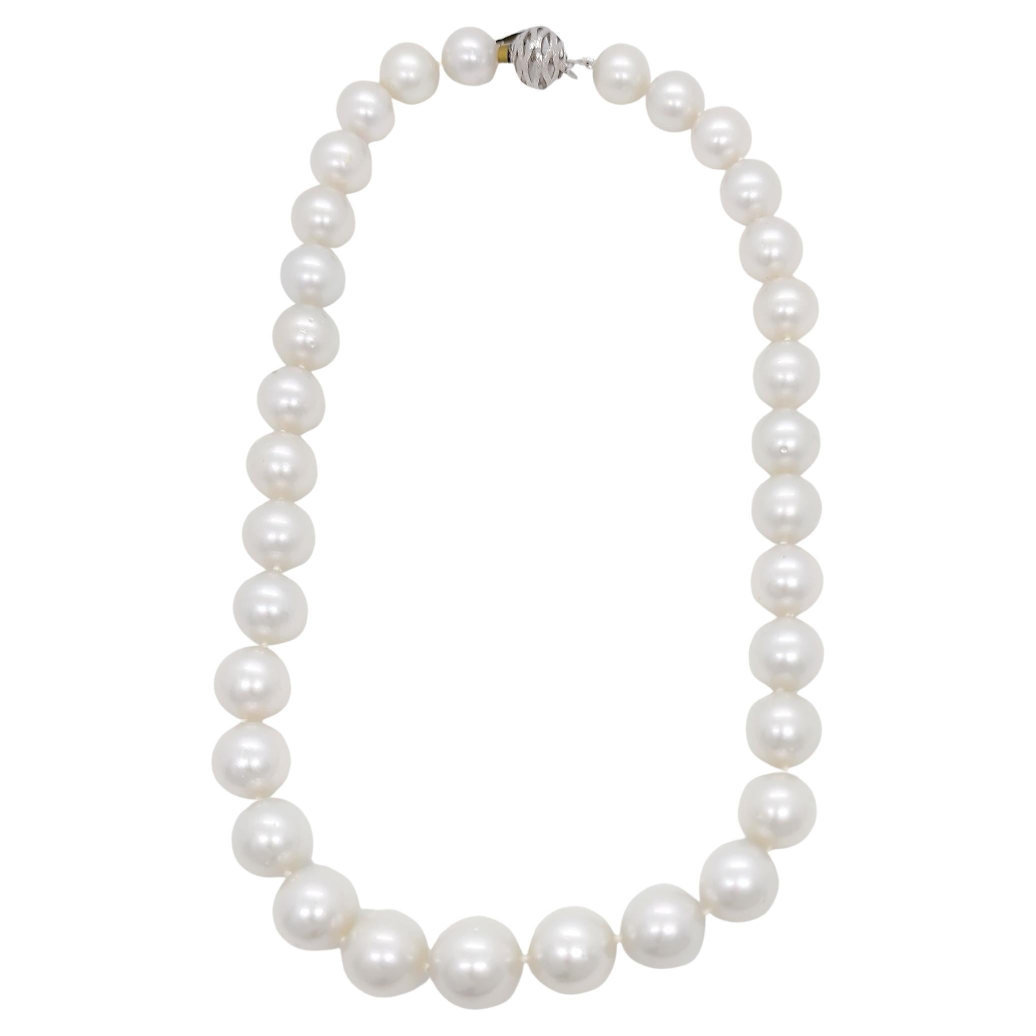 South Sea Pearl Necklace with Pavé Diamond Clasp For Sale at 1stDibs