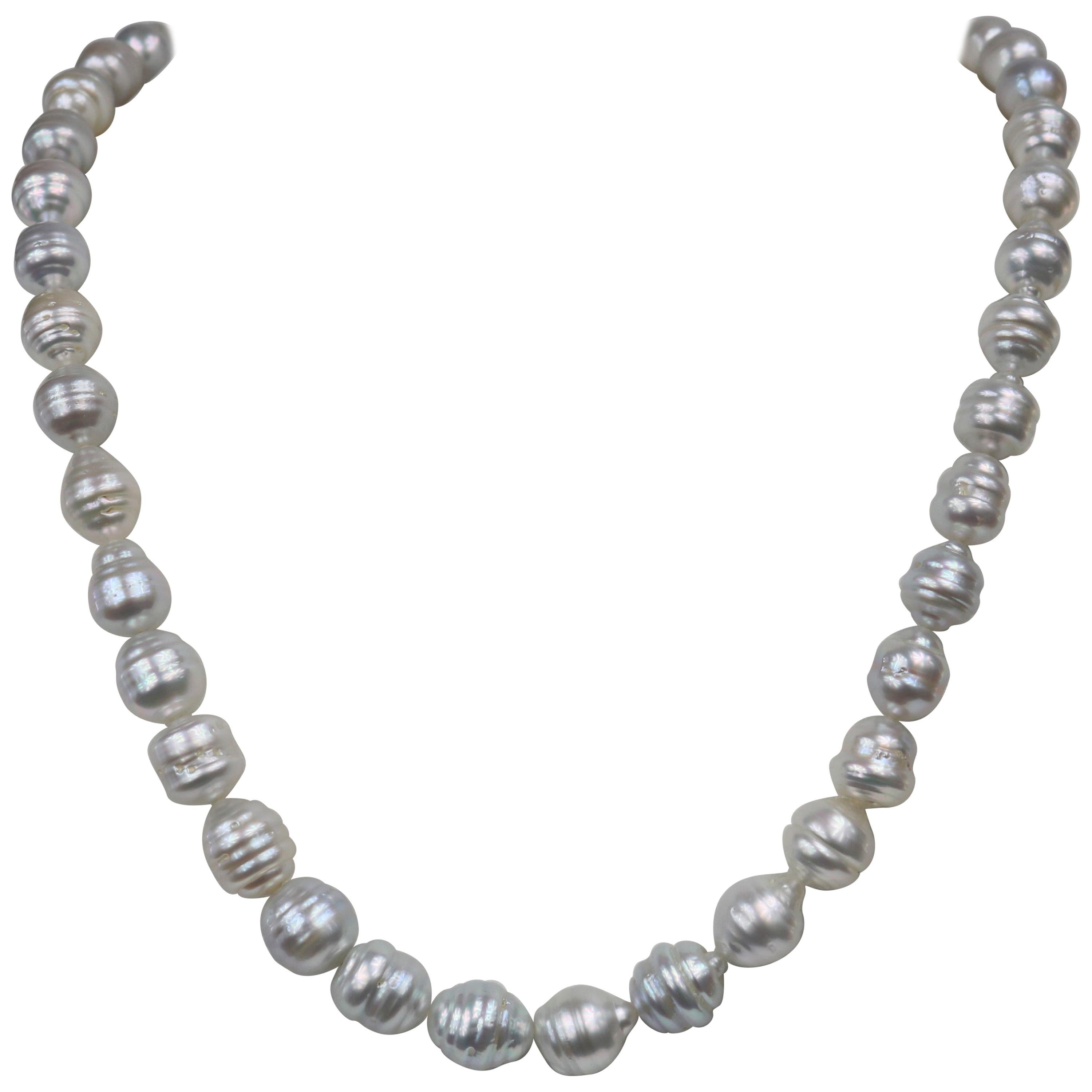 South Sea White-Silver Circle Baroque Necklace with Gold Clasp For Sale