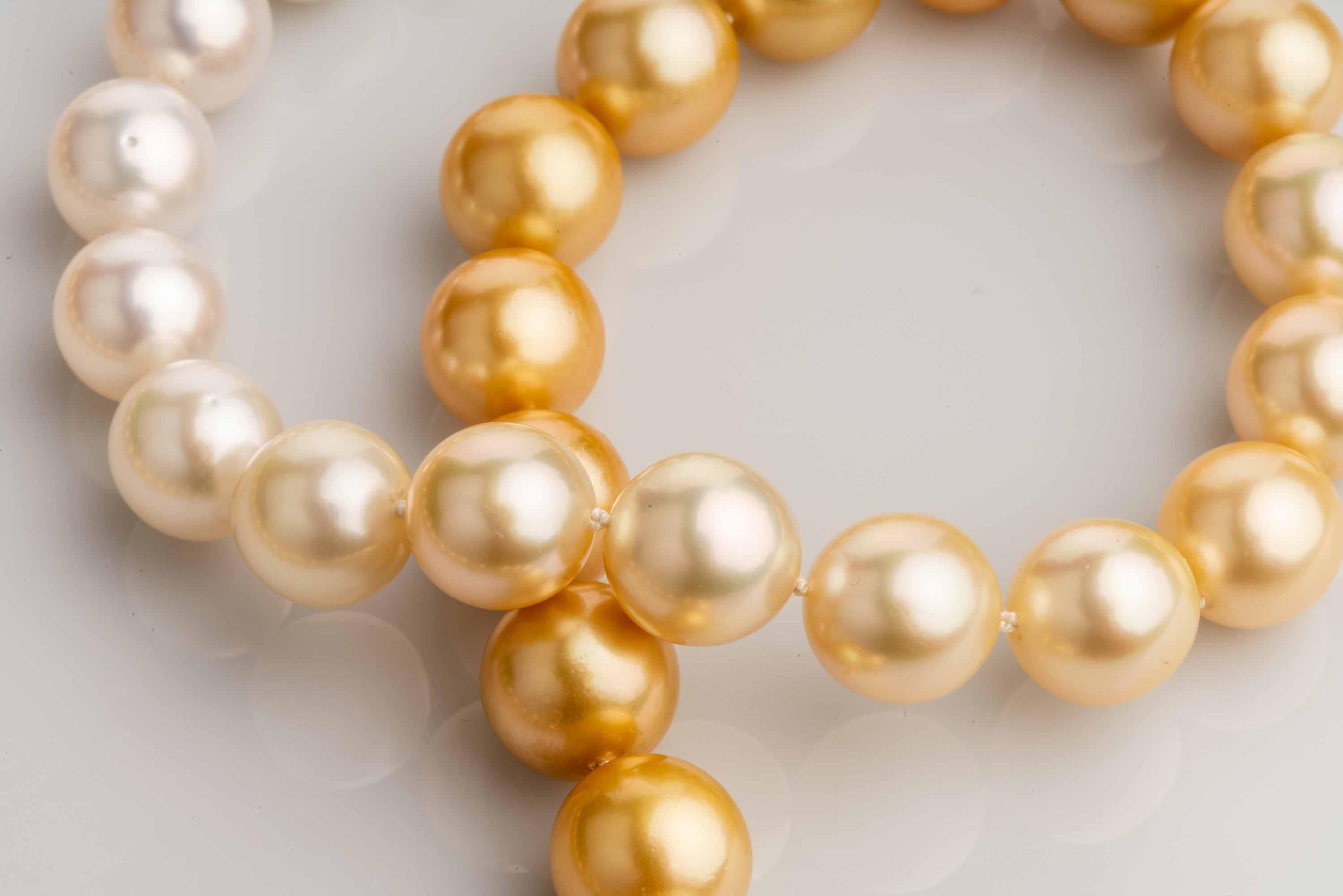 Südsee-Halskette aus weißer bis goldener Ombred-Perle (Romantik) im Angebot