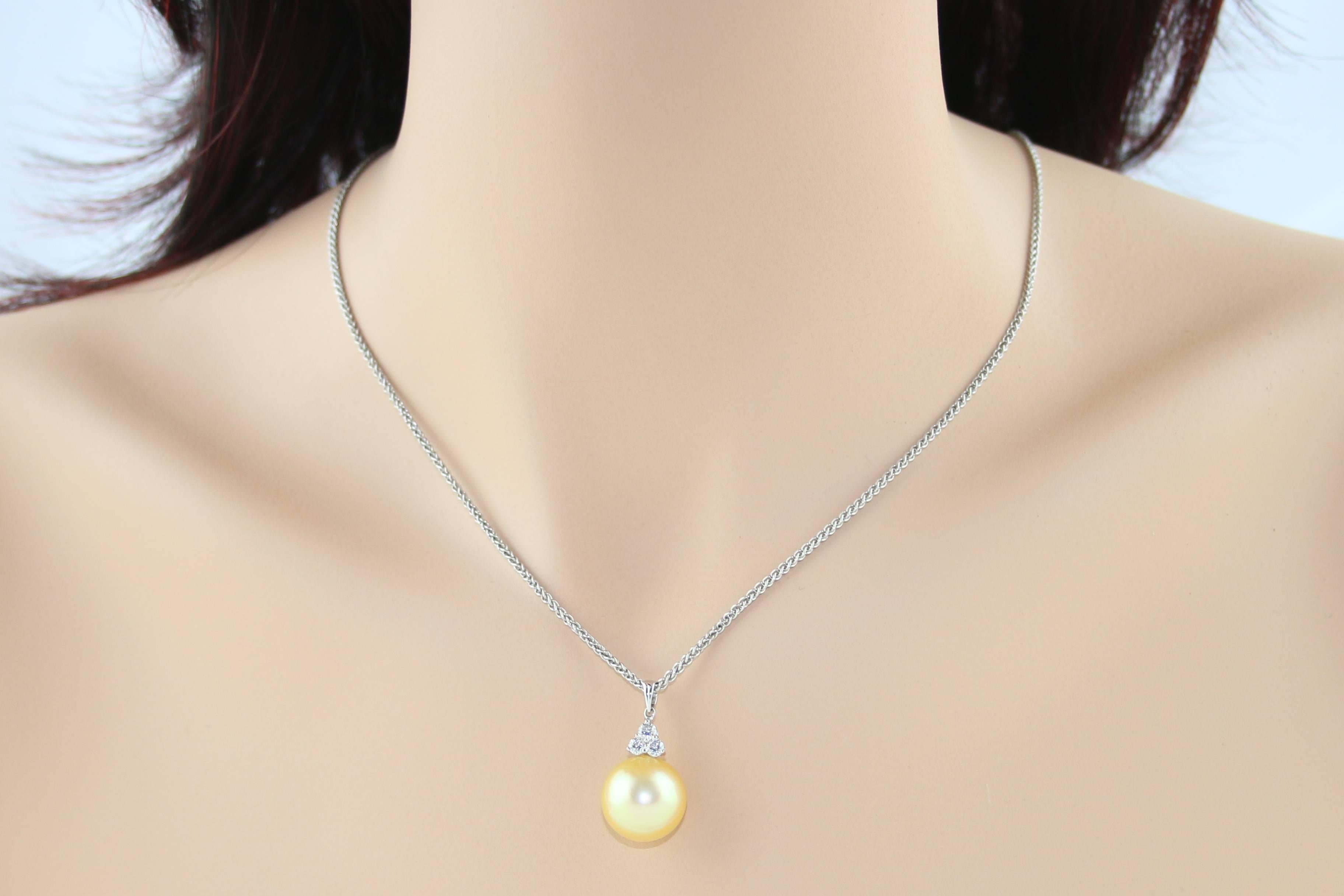 South Sea Yellow Gold Pearl and 0.33 Carat Diamond Gold Pendant Chain Necklace In New Condition For Sale In New York, NY