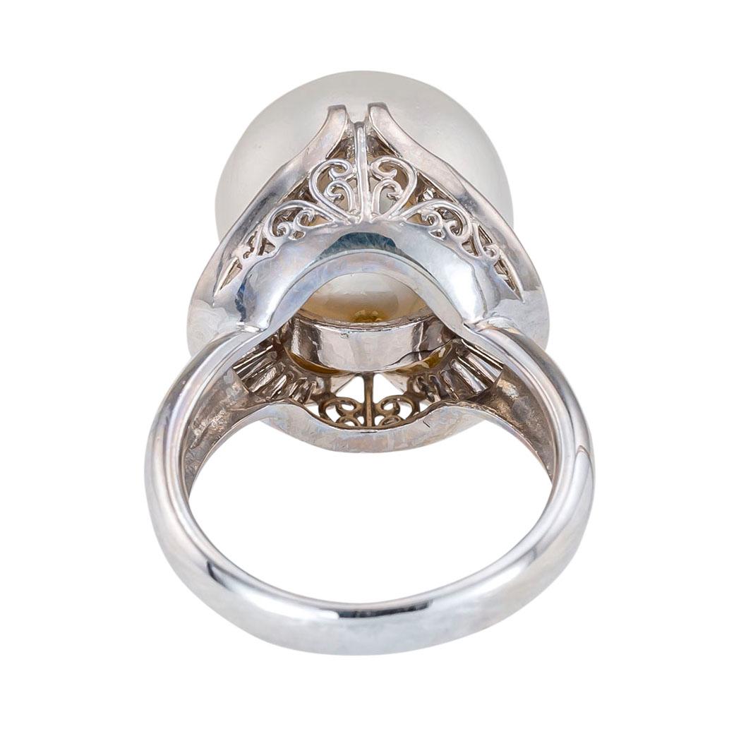 South Seas Cultured Pearl Diamond Platinum Cocktail Ring In Good Condition In Los Angeles, CA