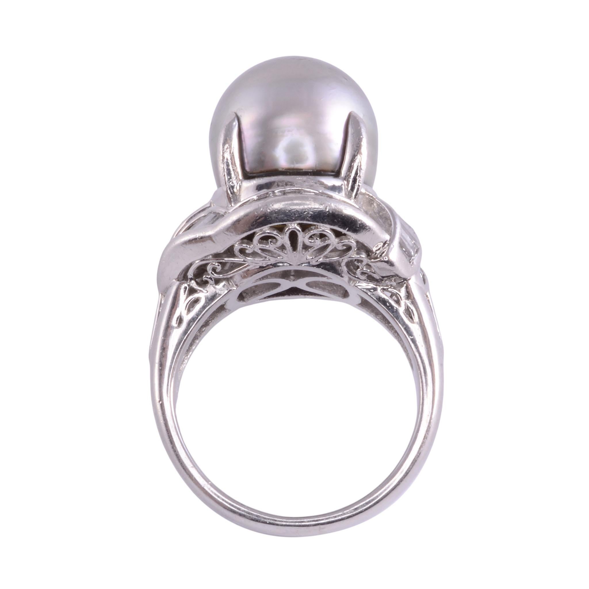 South Seas Pearl Platinum Ring In Good Condition For Sale In Solvang, CA
