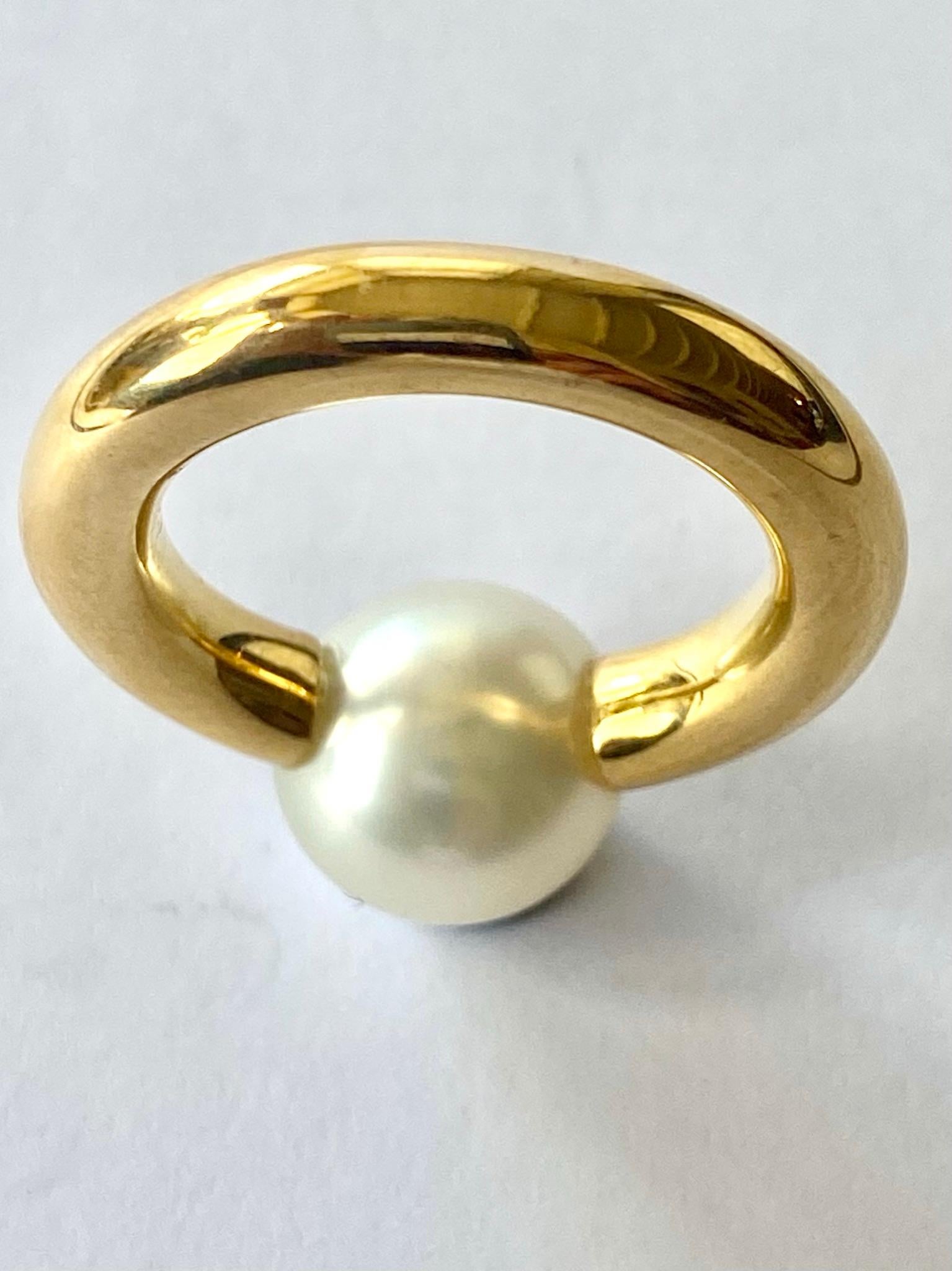South See Pearl in a 18K, Yellow Gold Ring Signed Schoeffel Germany In New Condition In Heerlen, NL