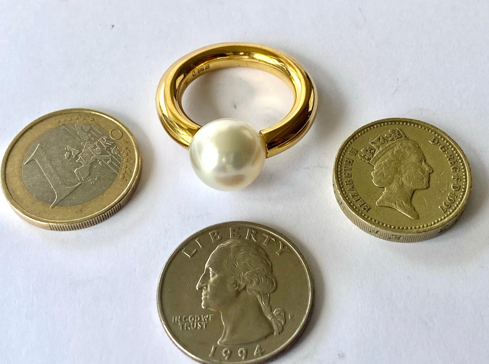 Women's or Men's South See Pearl in a 18K, Yellow Gold Ring Signed Schoeffel Germany