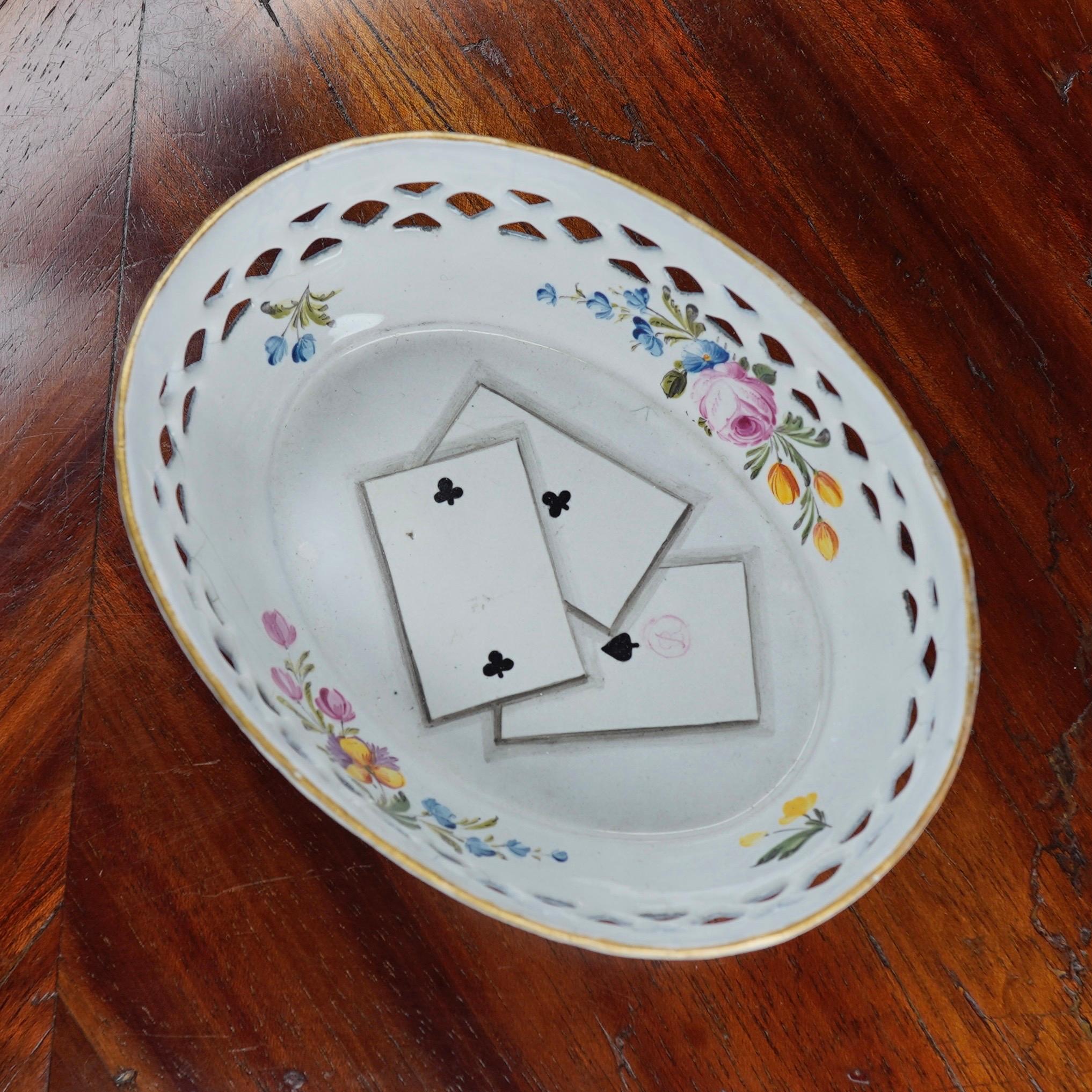 South Staffordshire Enamel Counter Basket with Card Decoration, circa 1785 In Good Condition For Sale In Geelong, Victoria