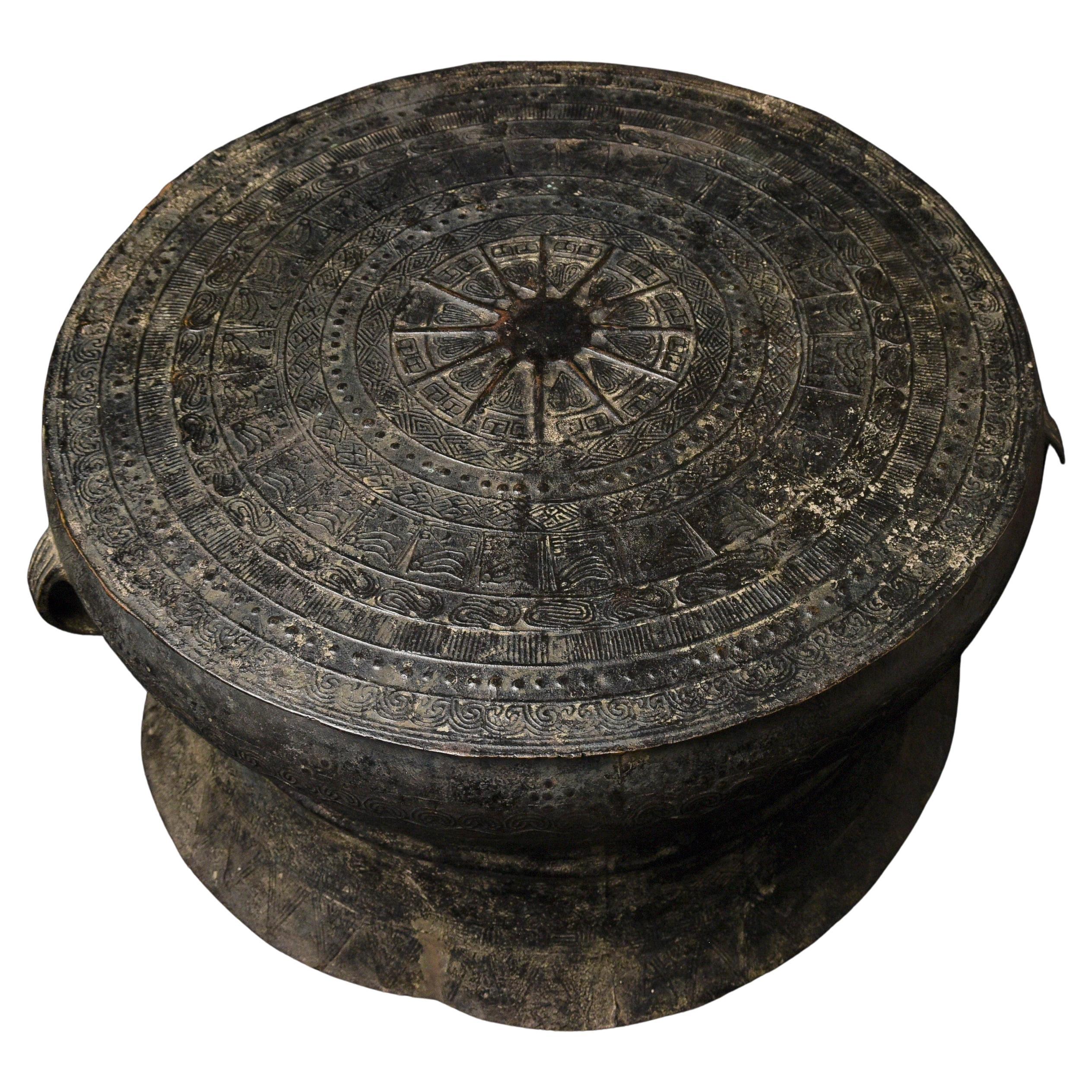 Tambour en bronze d
Asie du Sud-Est datant du 15e siècle ou plus tôt. 10208