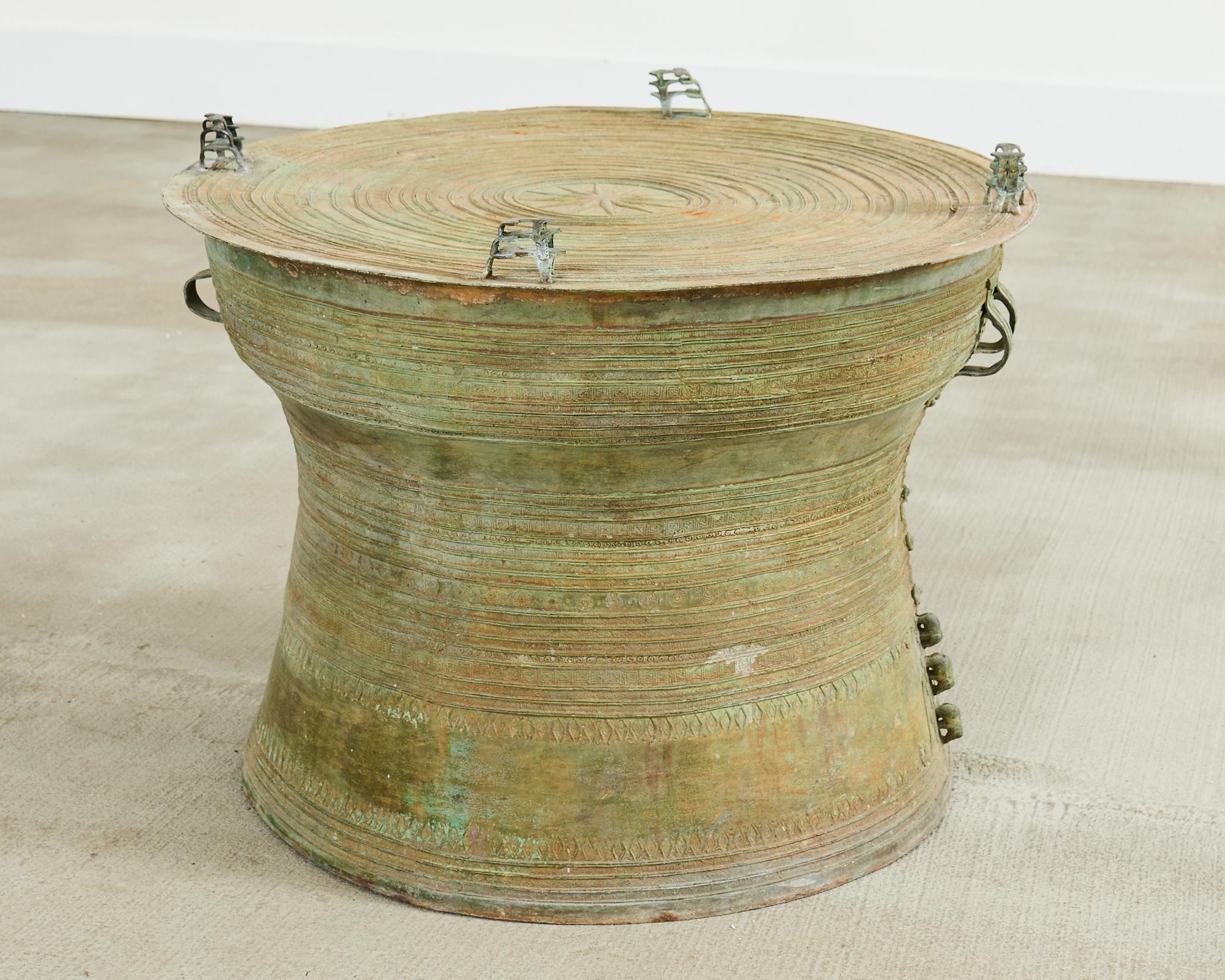 Table à tambour de pluie Asie du Sud-Est asiatique en bronze vert-de-gris en vente 2