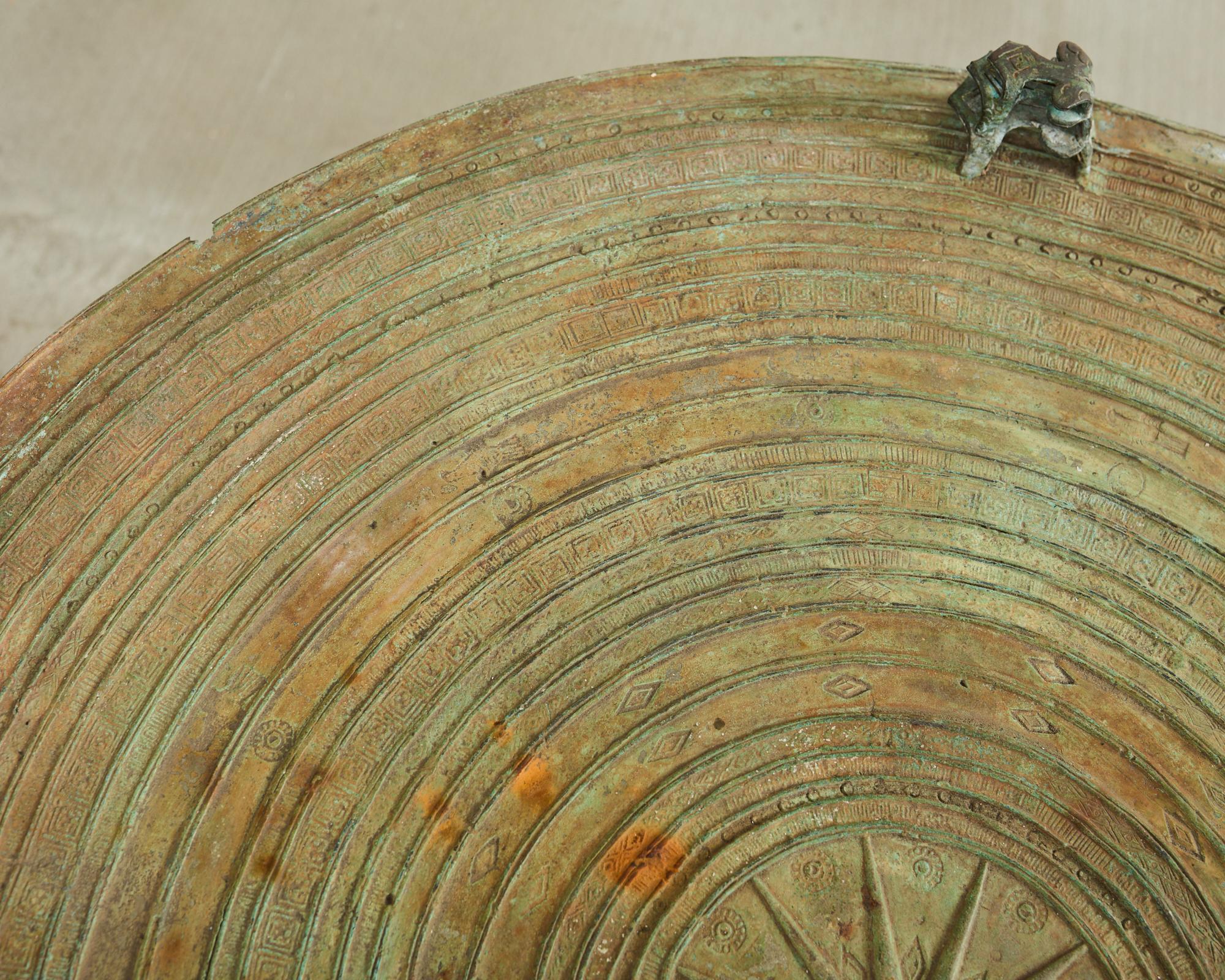 Table à tambour de pluie Asie du Sud-Est asiatique en bronze vert-de-gris en vente 3