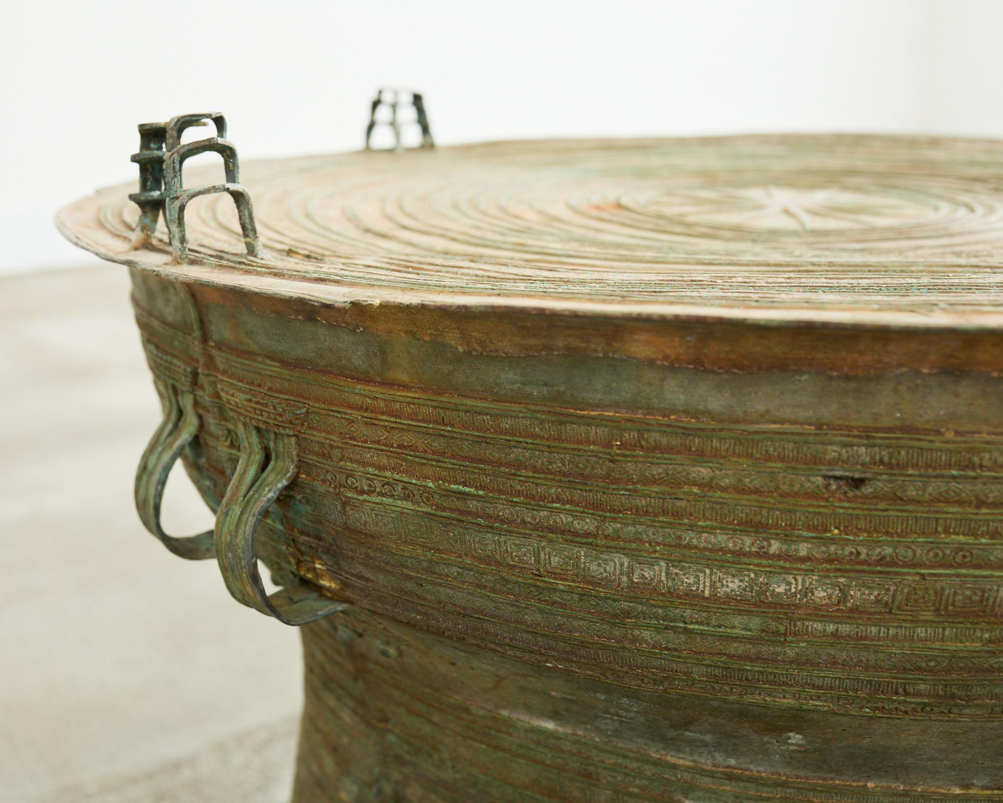 Table à tambour de pluie Asie du Sud-Est asiatique en bronze vert-de-gris en vente 6