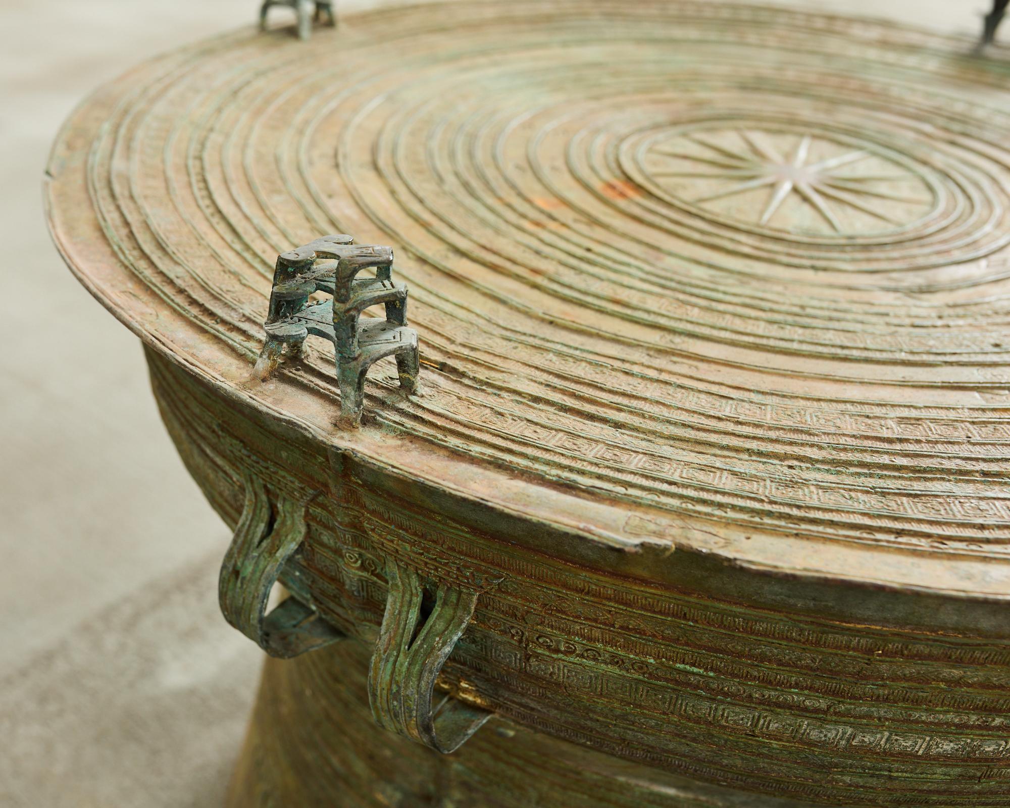 Table à tambour de pluie Asie du Sud-Est asiatique en bronze vert-de-gris en vente 7