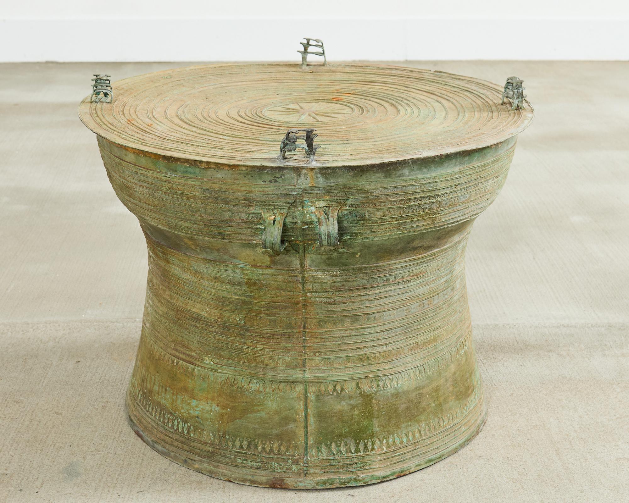 Table à tambour de pluie Asie du Sud-Est asiatique en bronze vert-de-gris en vente 8