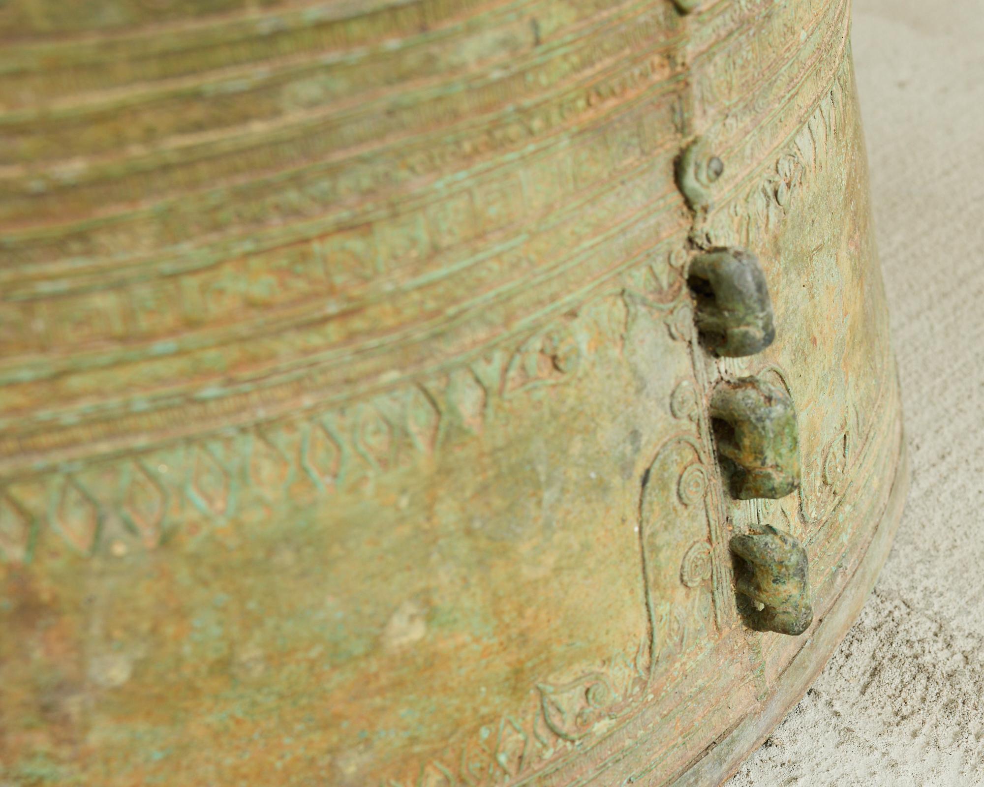 Table à tambour de pluie Asie du Sud-Est asiatique en bronze vert-de-gris en vente 9