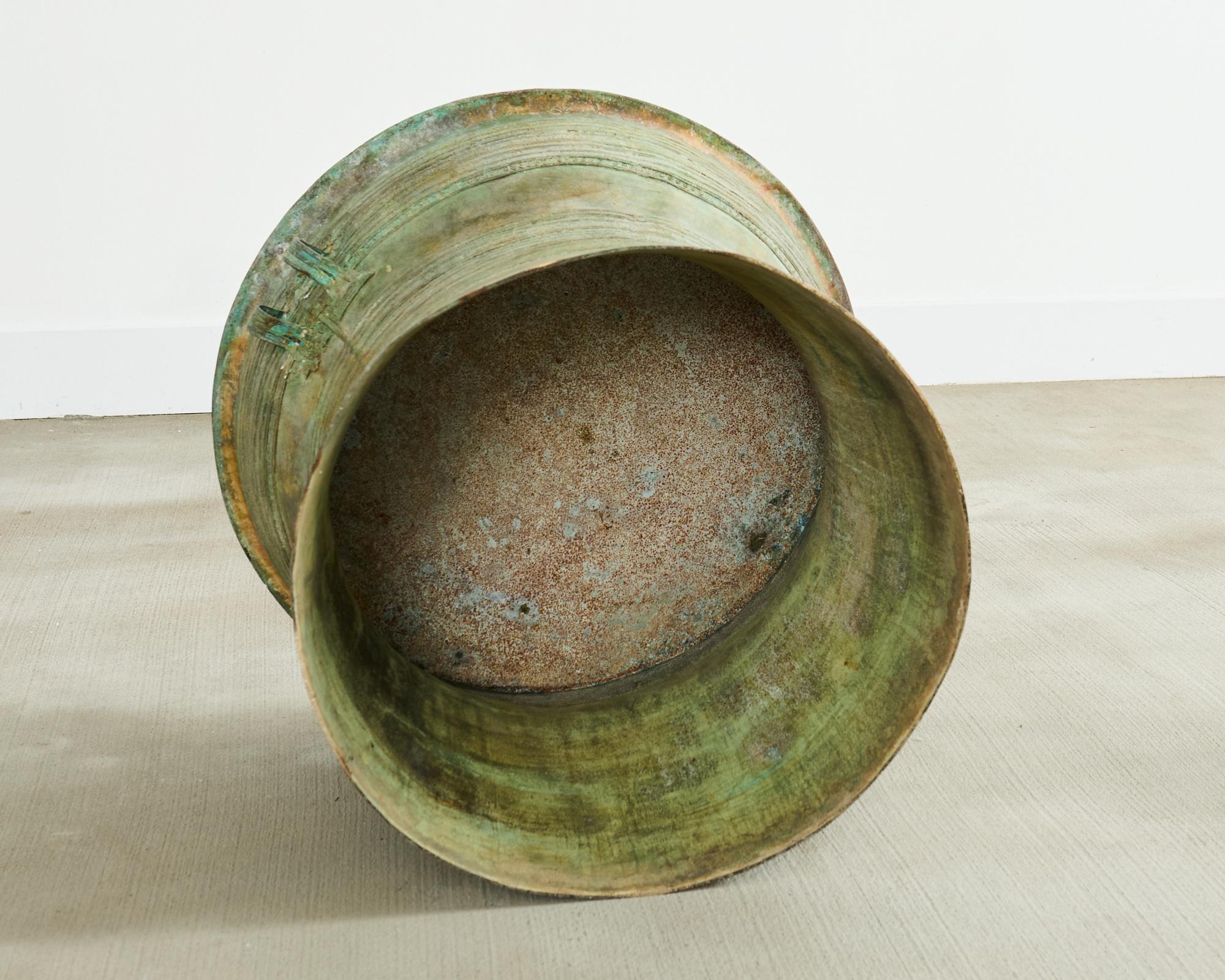 Table à tambour de pluie Asie du Sud-Est asiatique en bronze vert-de-gris en vente 11