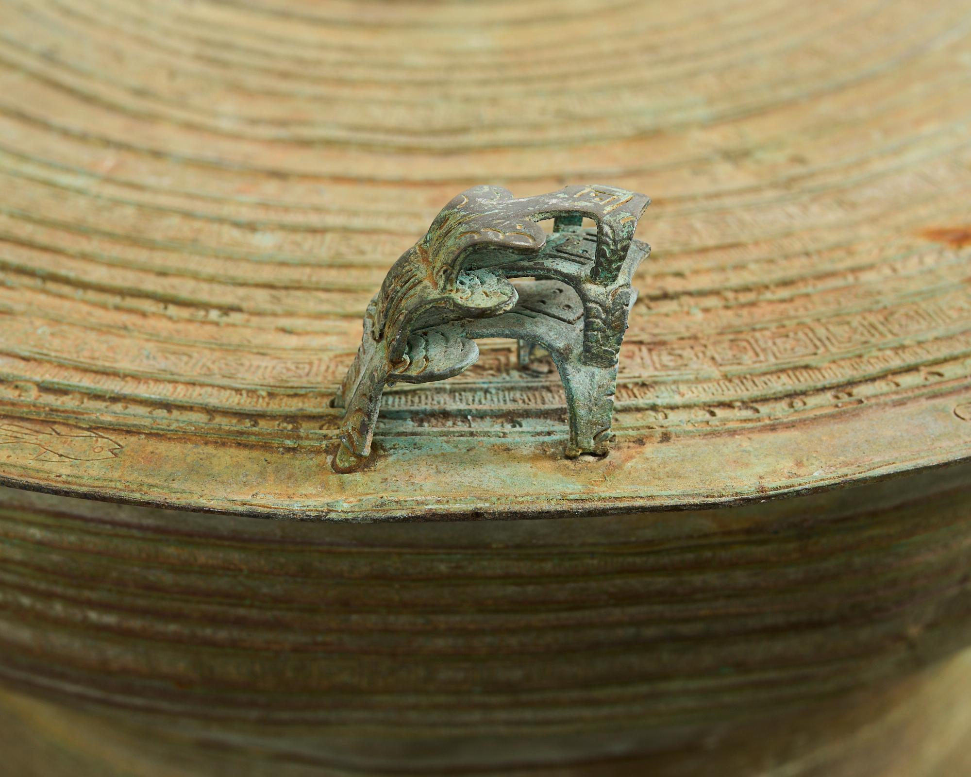 20ième siècle Table à tambour de pluie Asie du Sud-Est asiatique en bronze vert-de-gris en vente