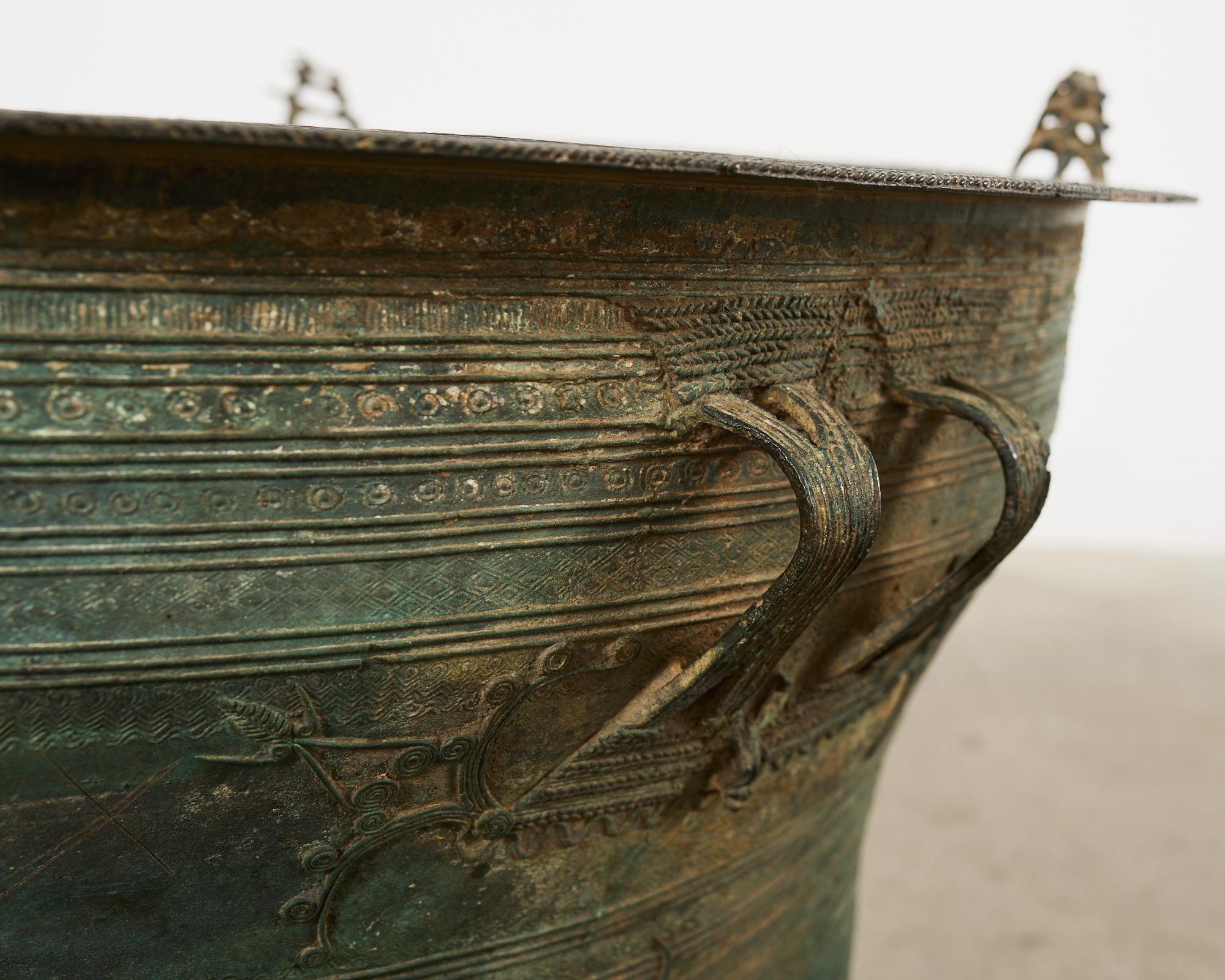 Table à tambour de pluie ou à boissons en bronze d'Asie du Sud-Est en vente 4