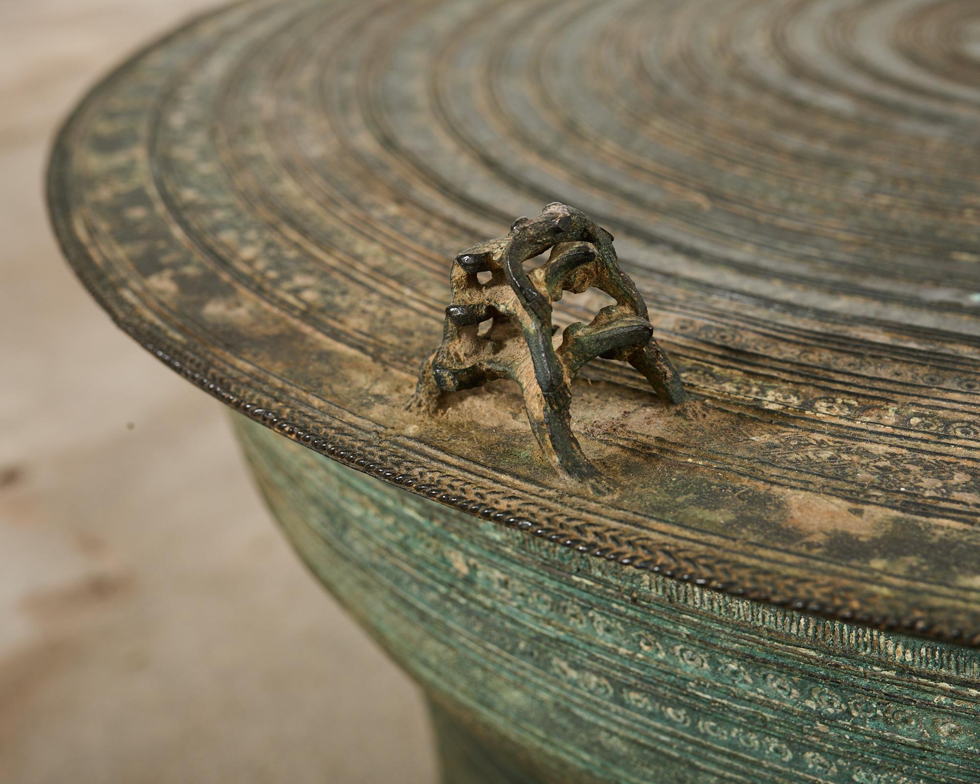 Table à tambour de pluie ou à boissons en bronze d'Asie du Sud-Est en vente 6