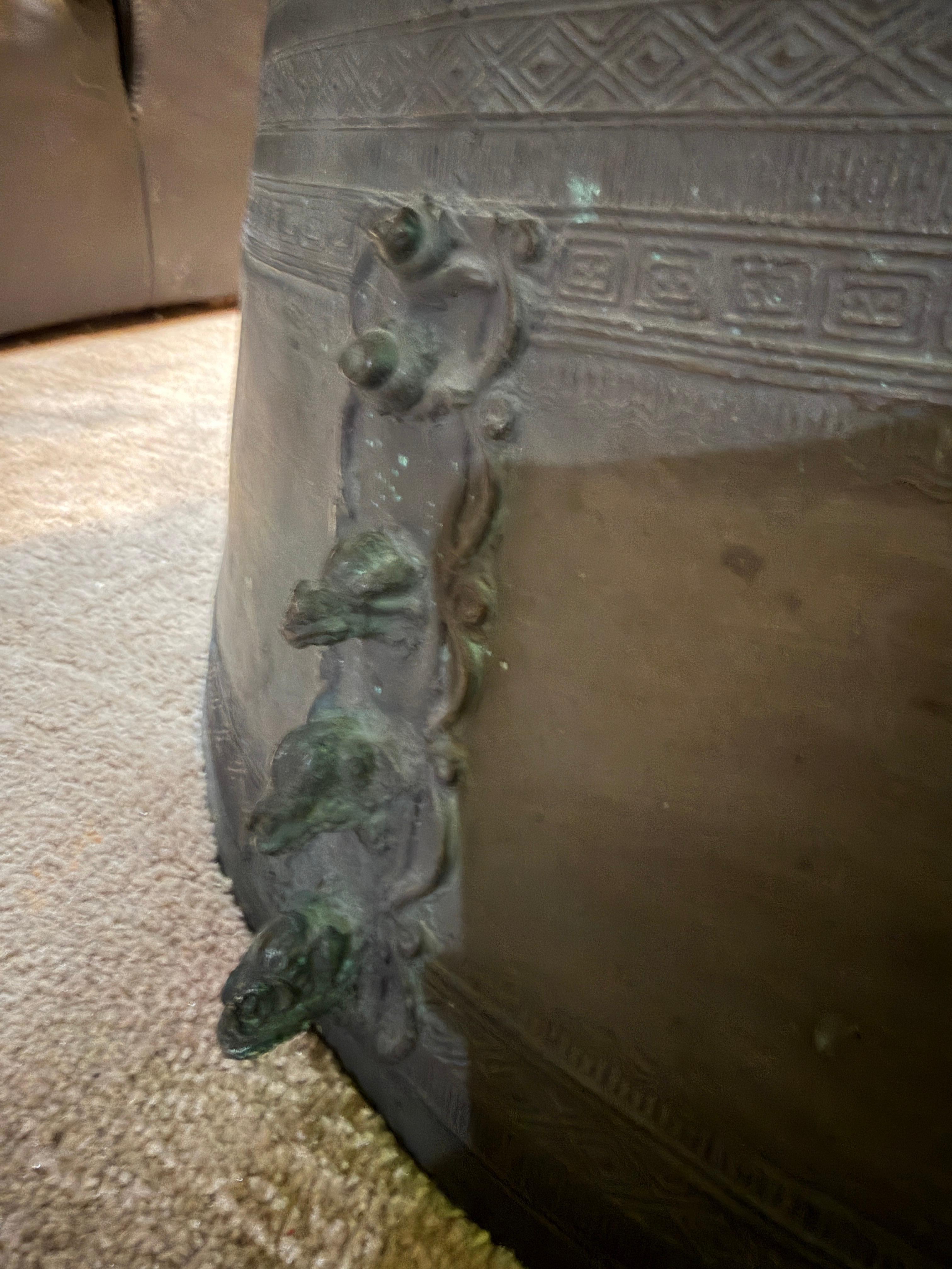 Bronze Table à tambour de pluie ou à boissons en bronze d'Asie du Sud-Est en vente