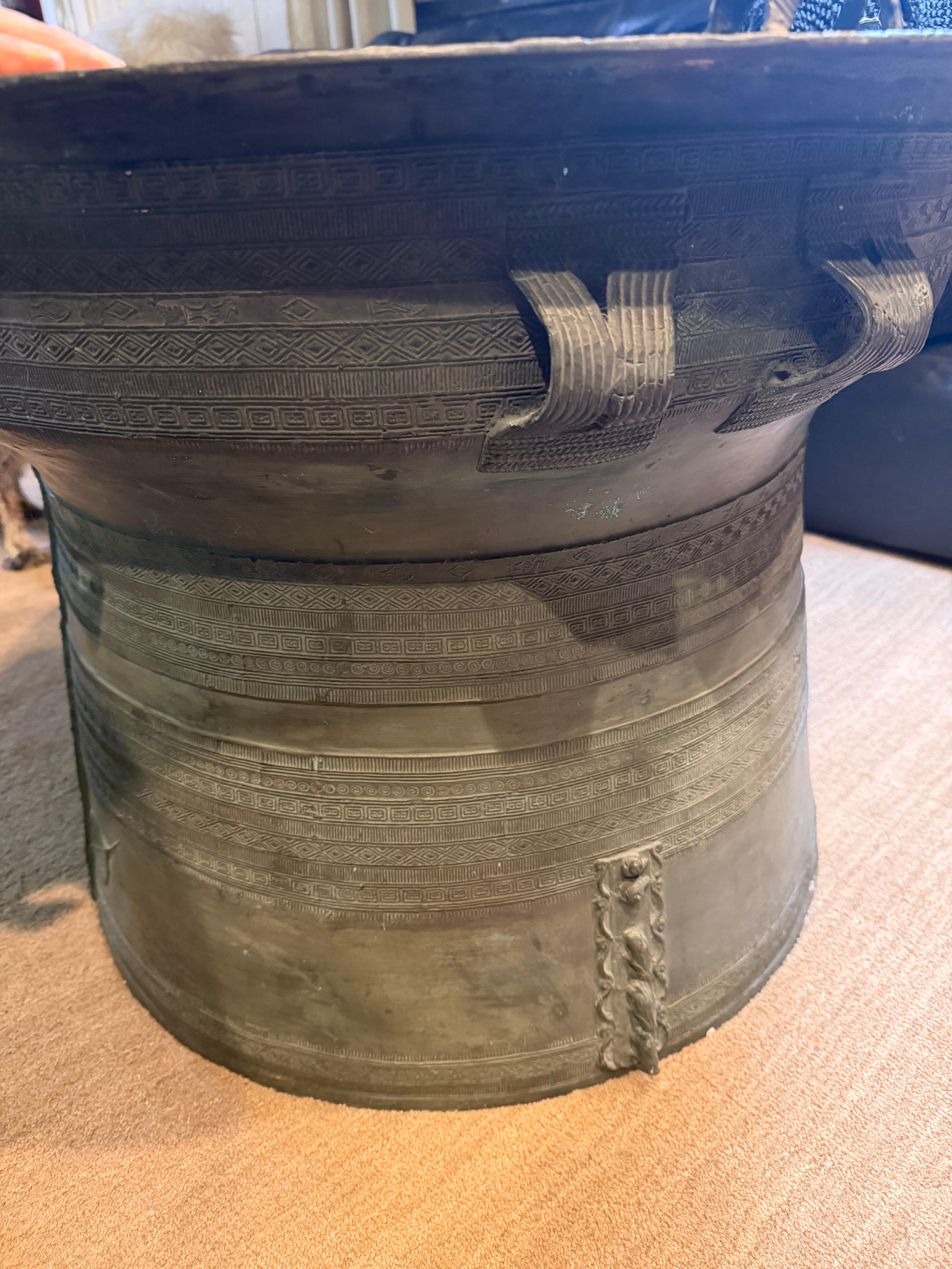 Table à tambour de pluie ou à boissons en bronze d'Asie du Sud-Est en vente 2