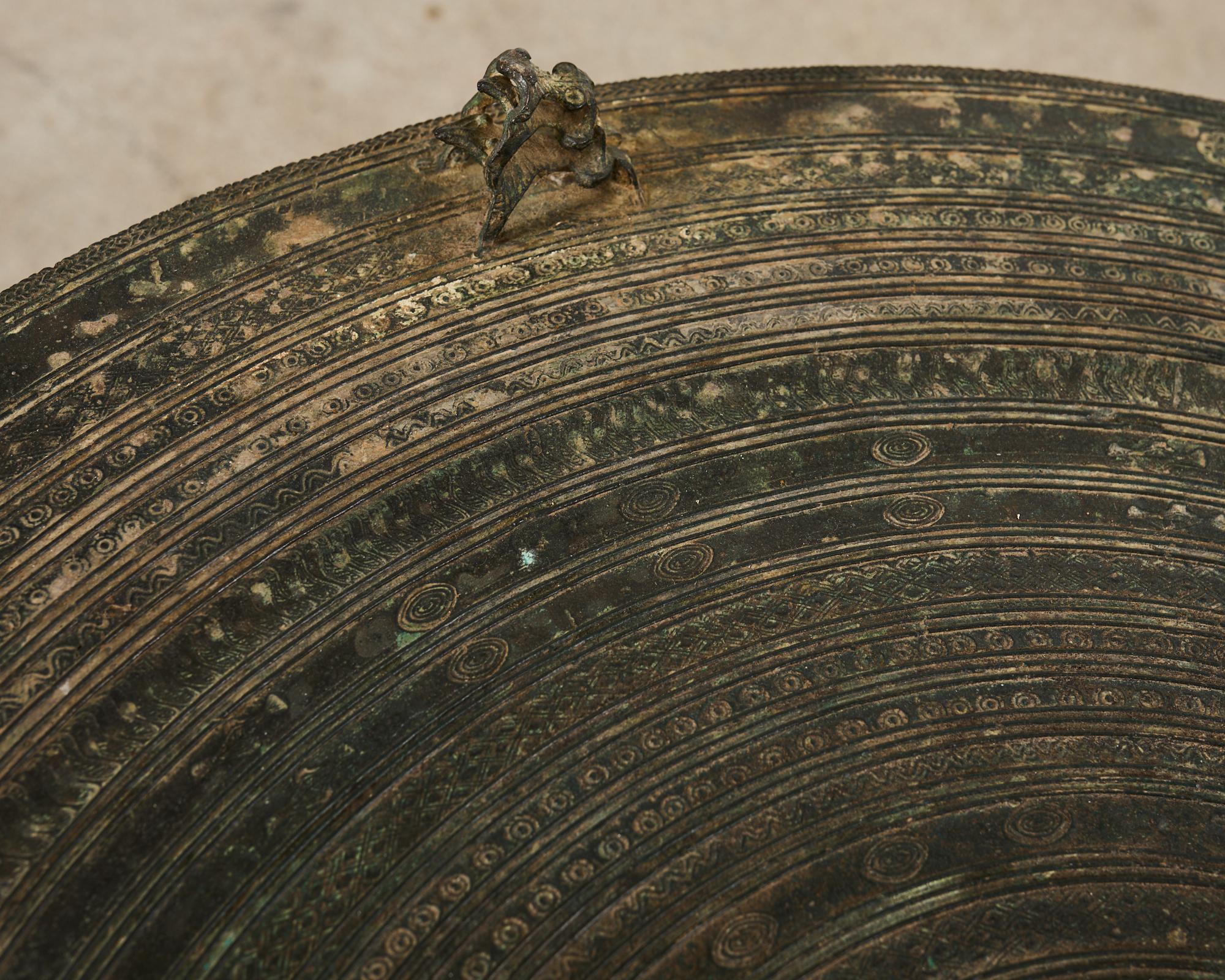 Métal Table à tambour de pluie ou à boissons en bronze d'Asie du Sud-Est en vente