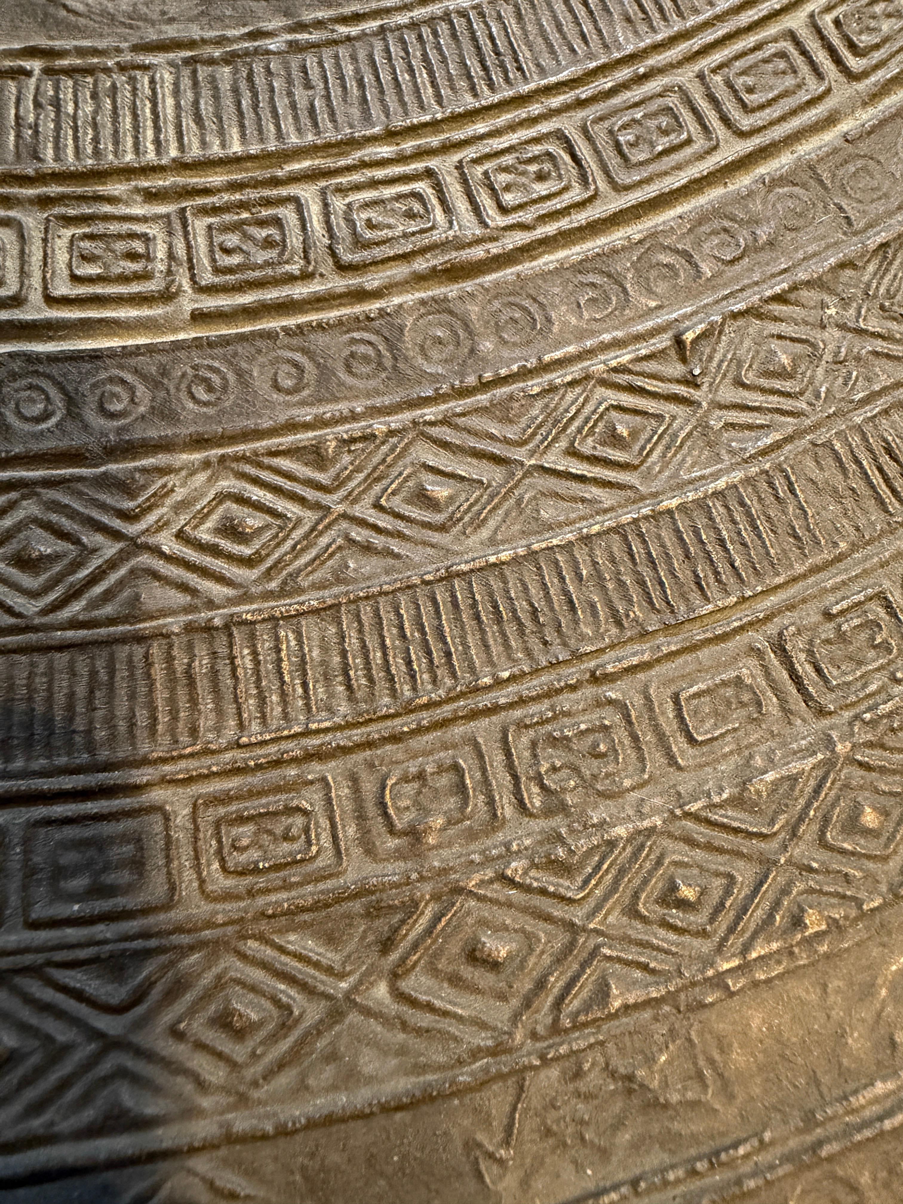 Table à tambour de pluie ou à boissons en bronze d'Asie du Sud-Est en vente 3
