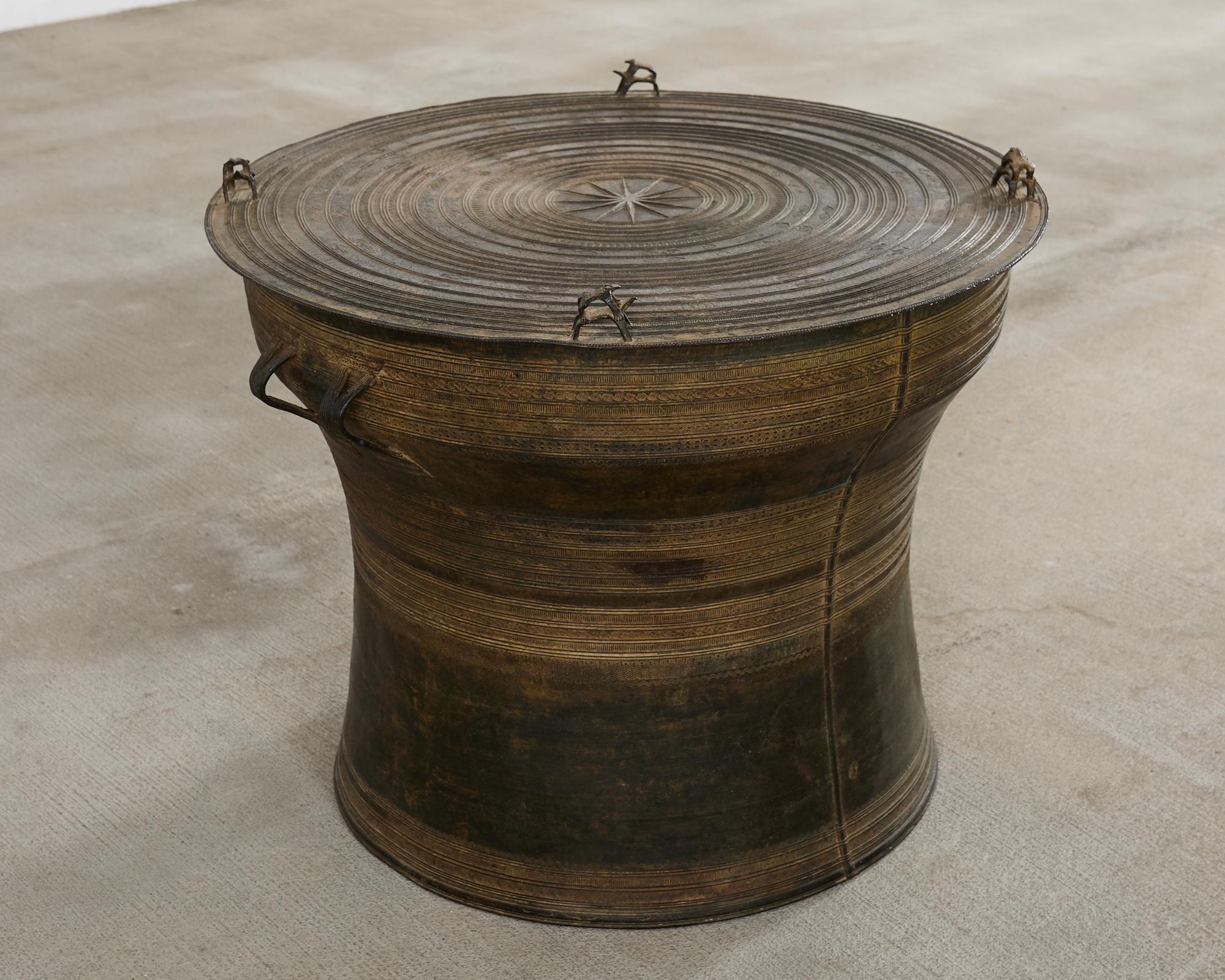 Table à tambour de pluie ou à boissons en bronze d'Asie du Sud-Est en vente 1