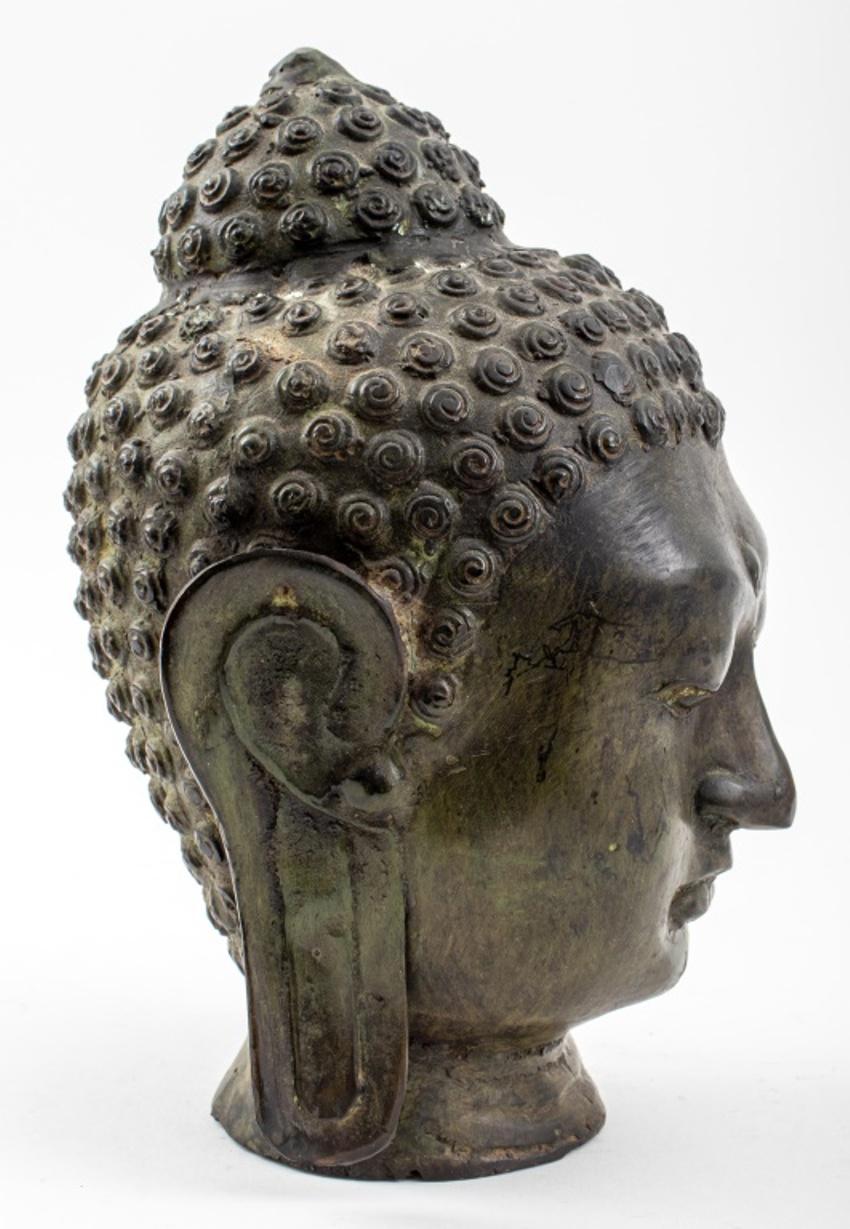 Southeast Asian Patinated Bronze Buddha Head In Good Condition For Sale In New York, NY