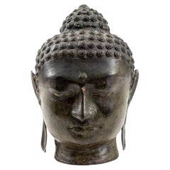 Tête de Bouddha en bronze patiné d'Asie du Sud-Est
