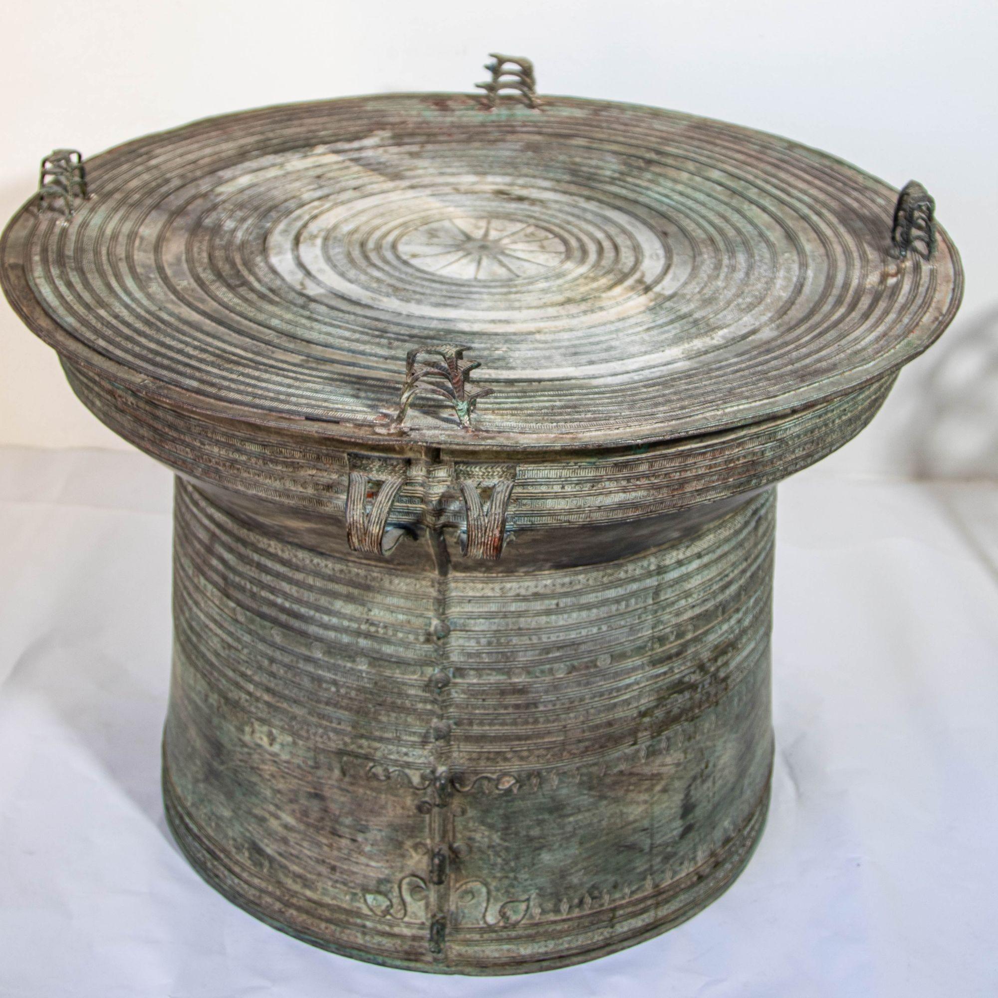 Southeast Burmese Bronze Asian Rain Drum Side Table 30 in. diameter For Sale 5