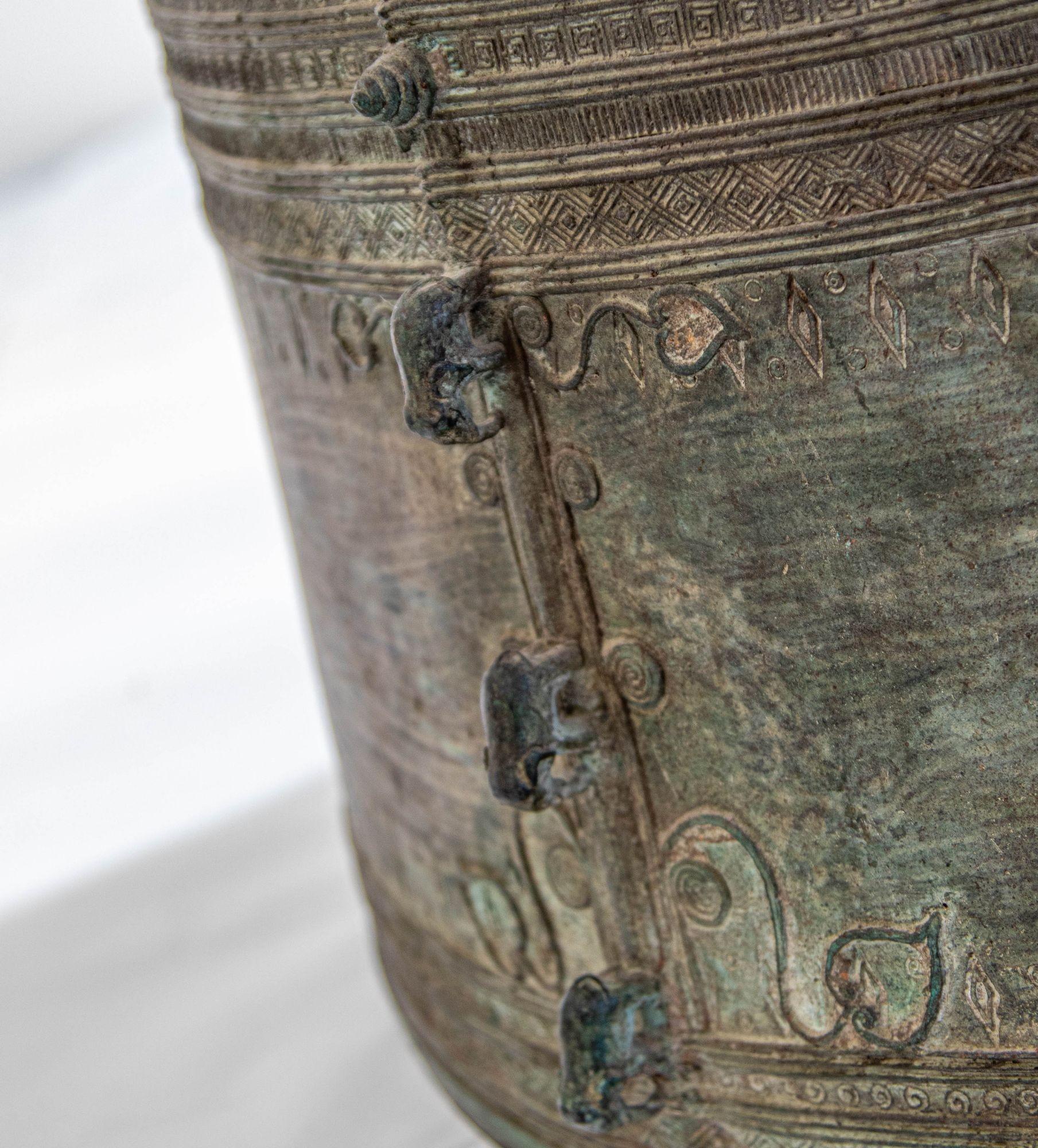 Southeast Burmese Bronze Asian Rain Drum Side Table 30 in. diameter In Good Condition For Sale In North Hollywood, CA