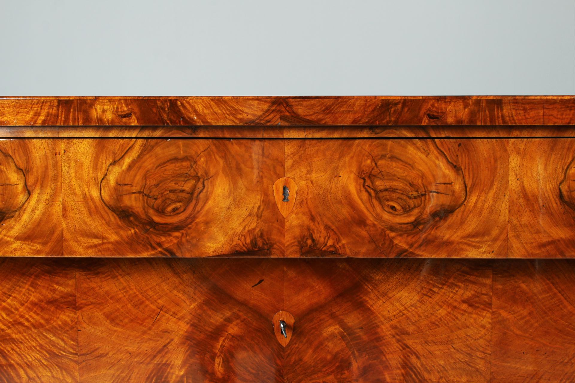 Early 19th Century Souther German Biedermeier Chest of Drawers, Walnut, circa 1825