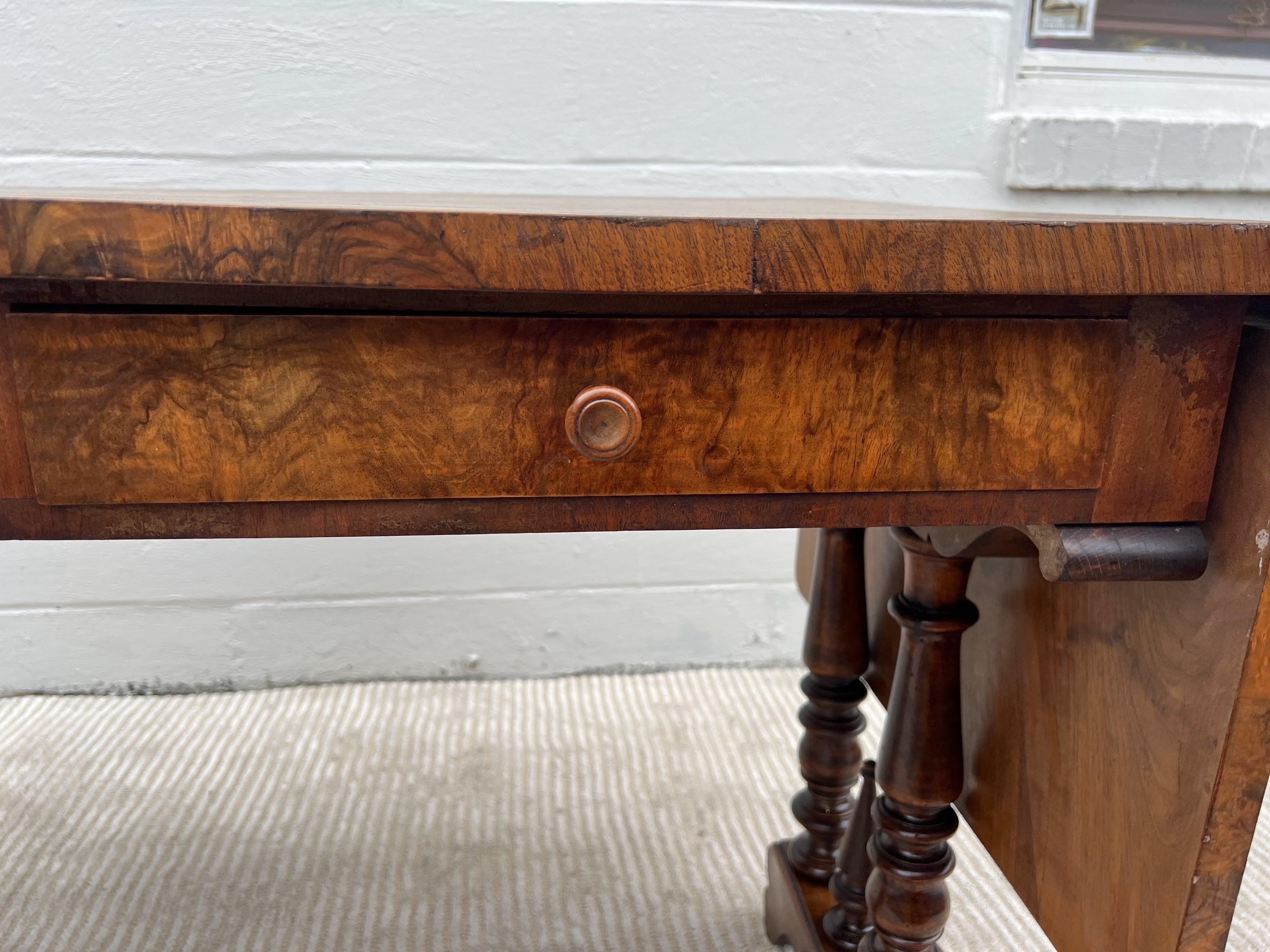 Southerland Sofa Table In Good Condition In Charleston, SC