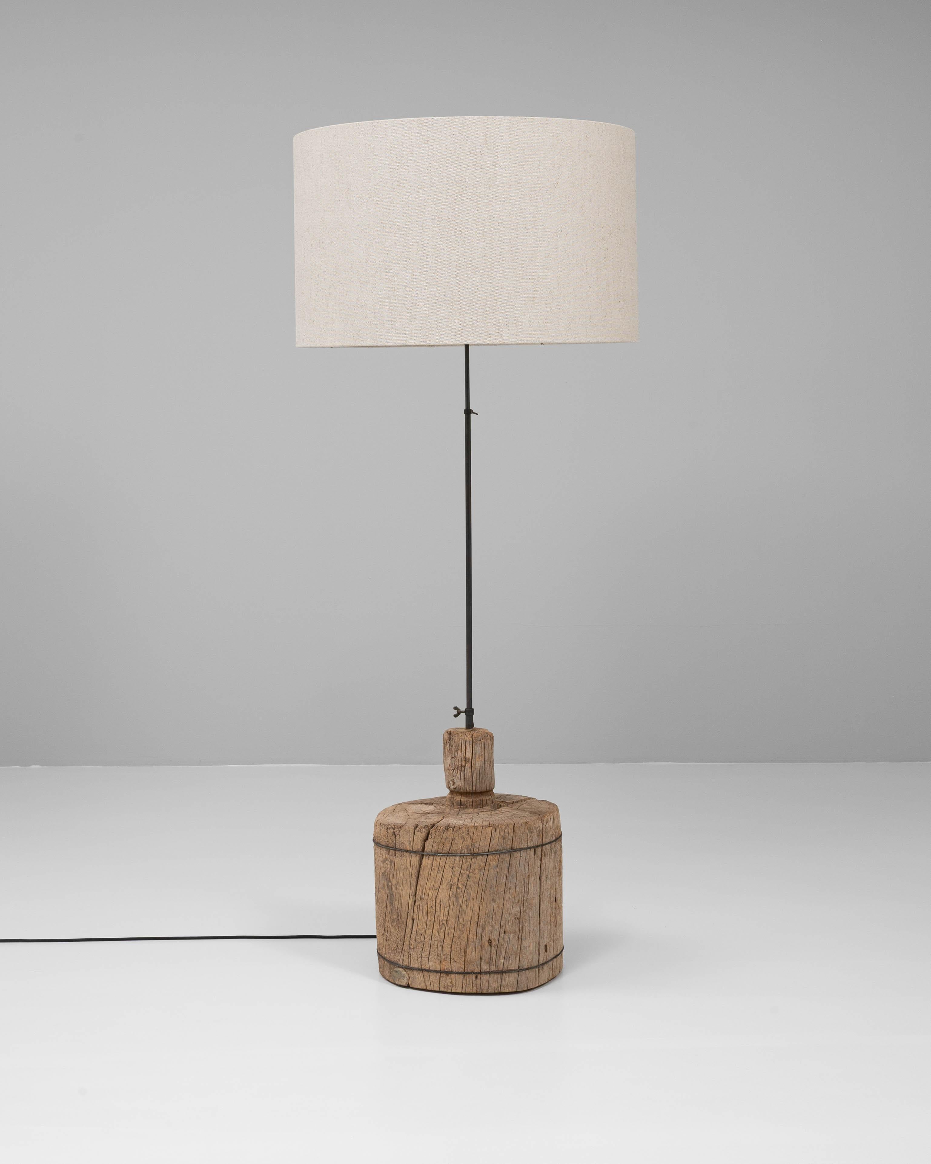 Européen Lampadaire en bois du sud de l'Europe en vente