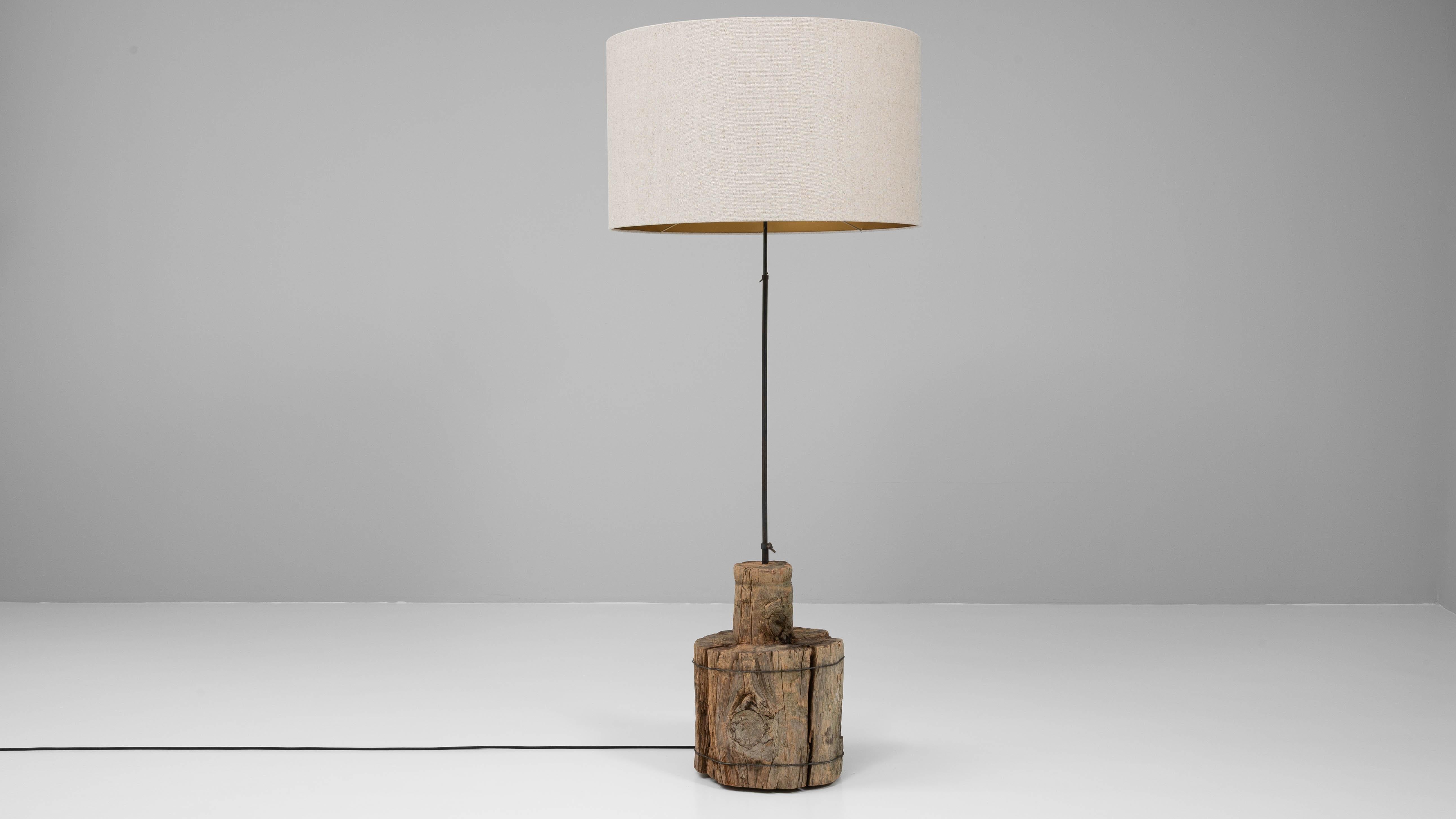Lampadaire en bois du sud de l'Europe en vente 2