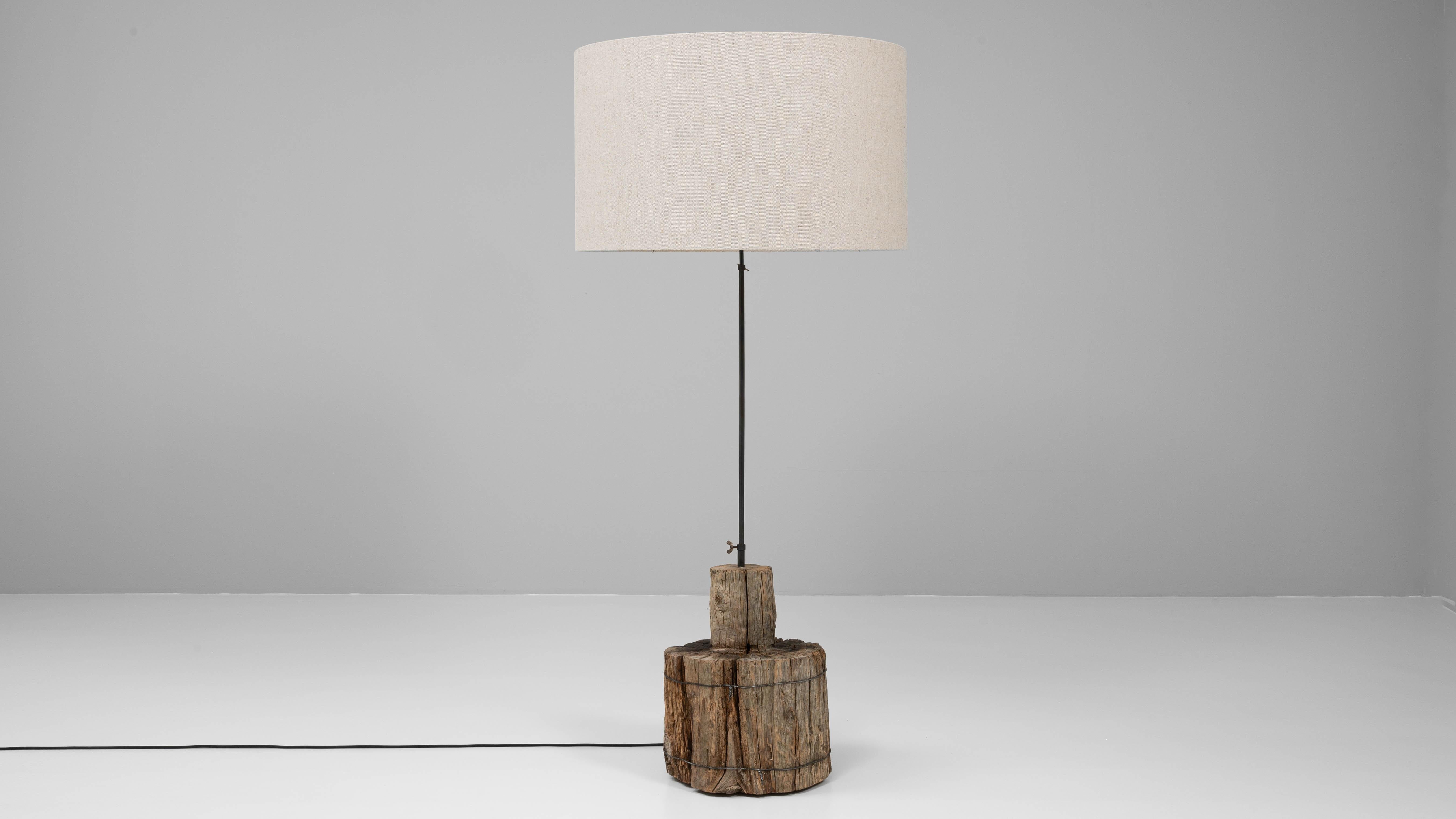 Lampadaire en bois du sud de l'Europe en vente 2