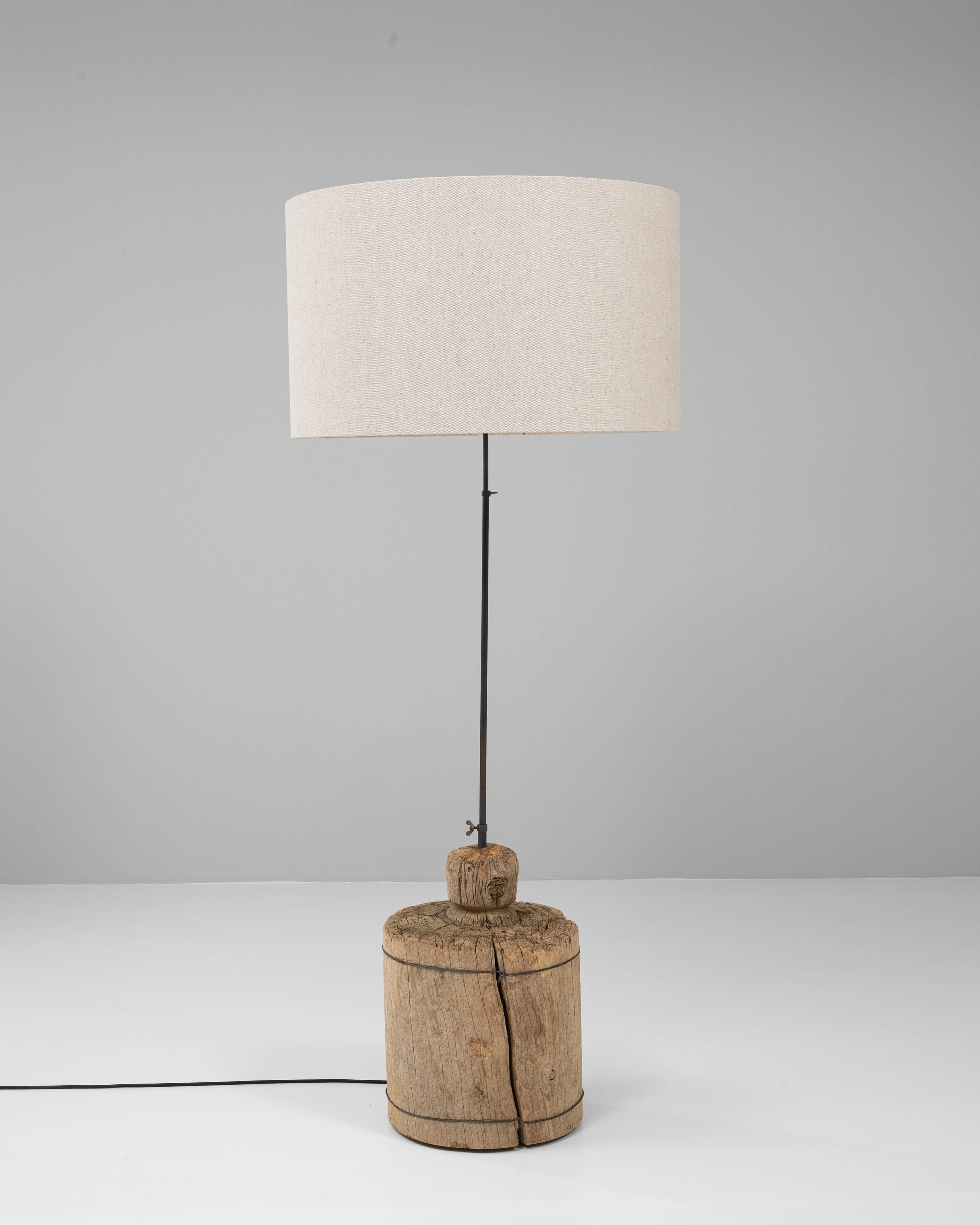 Lampadaire en bois du sud de l'Europe en vente 2