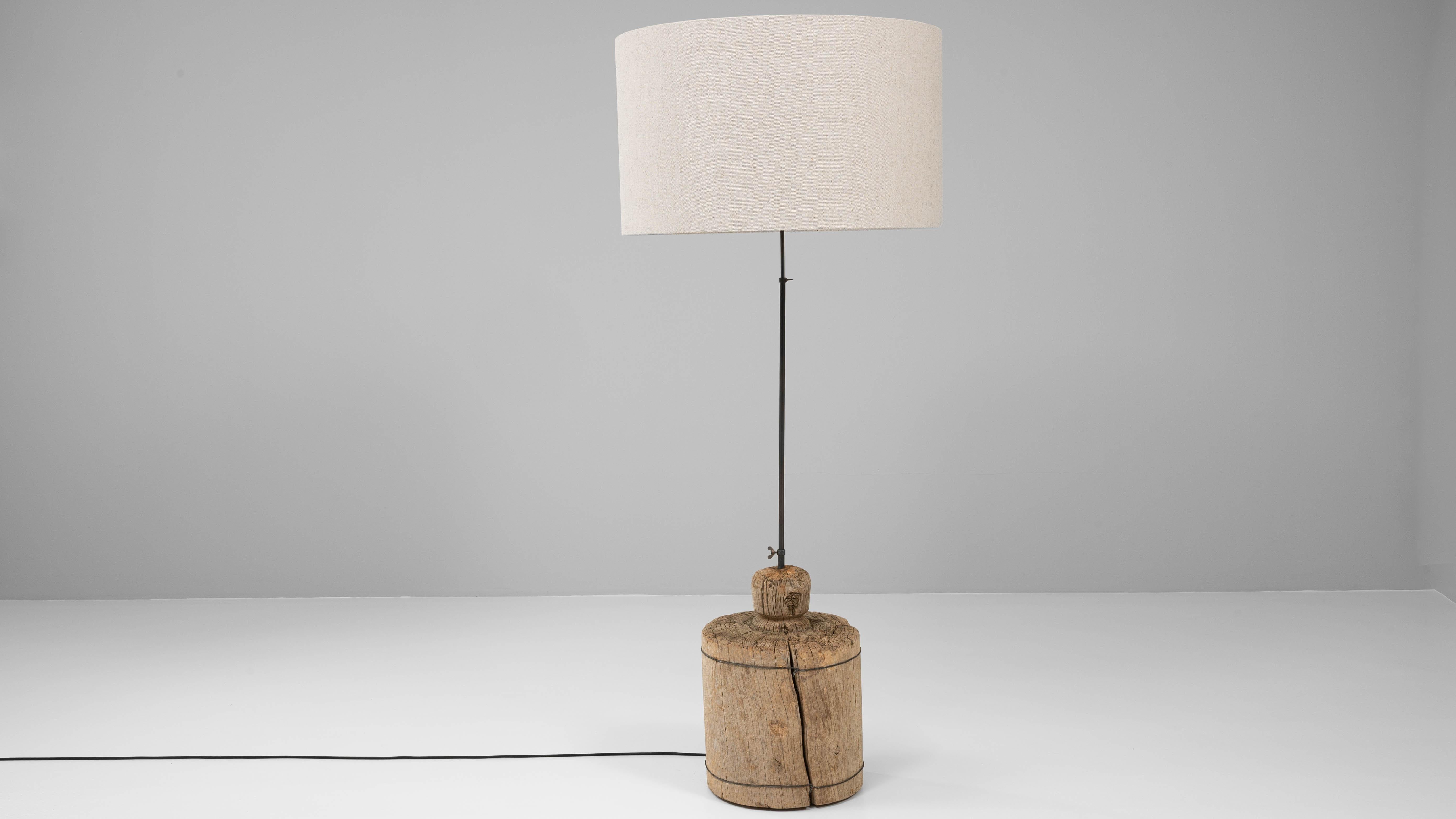 Lampadaire en bois du sud de l'Europe en vente 3